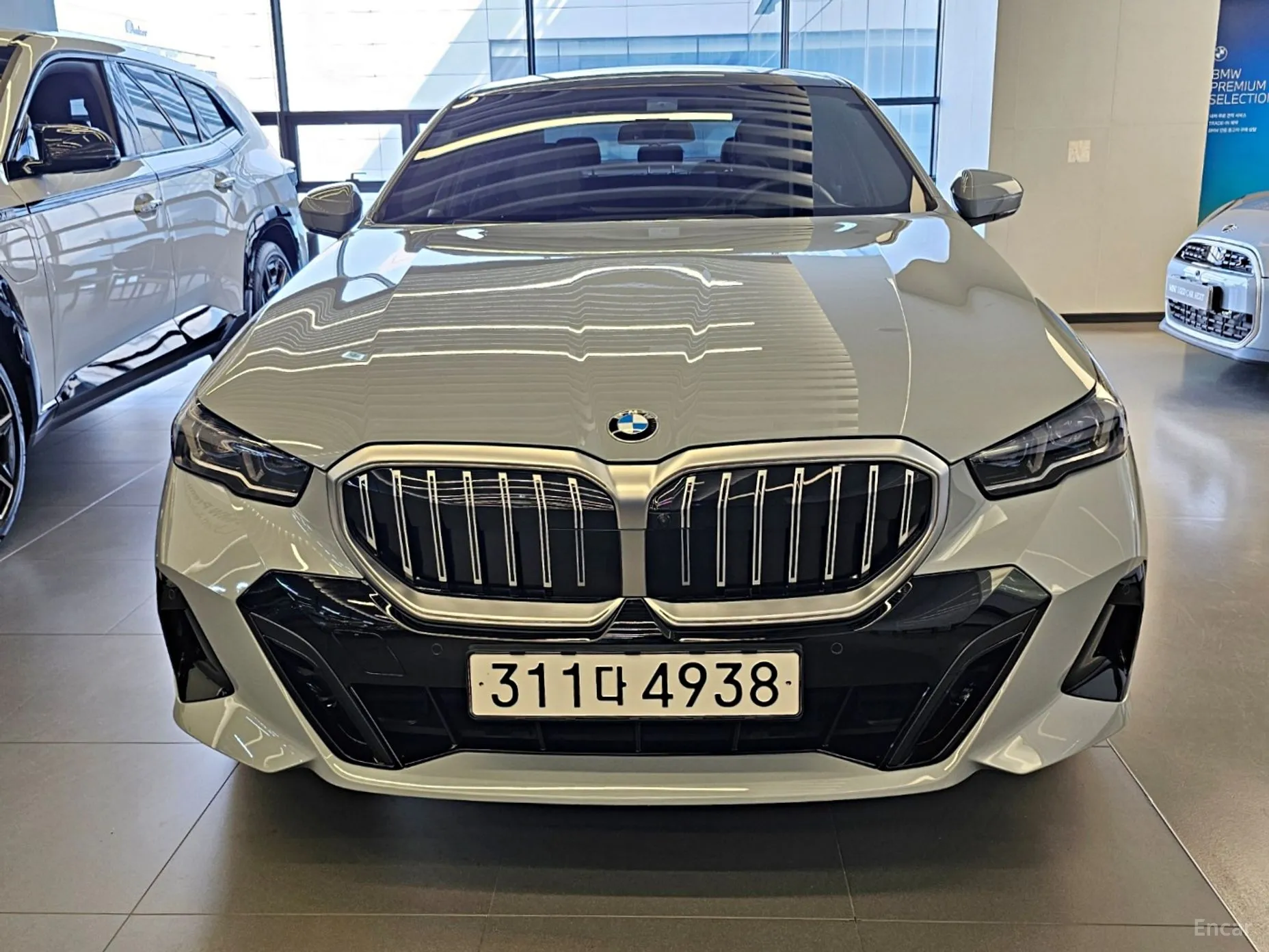 BMW 5 Series (G60) превью 2