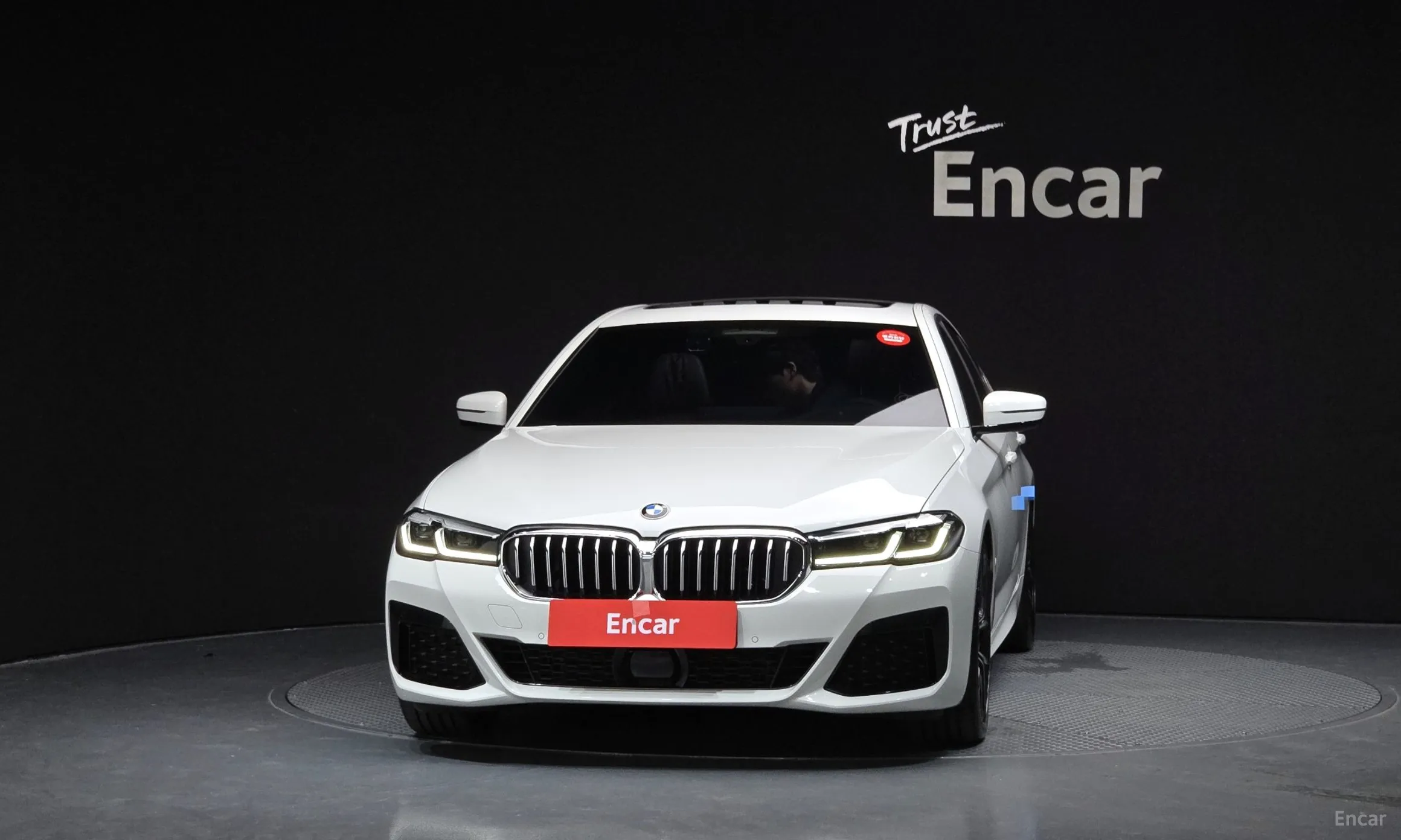 BMW 5 Series (G30) превью 2