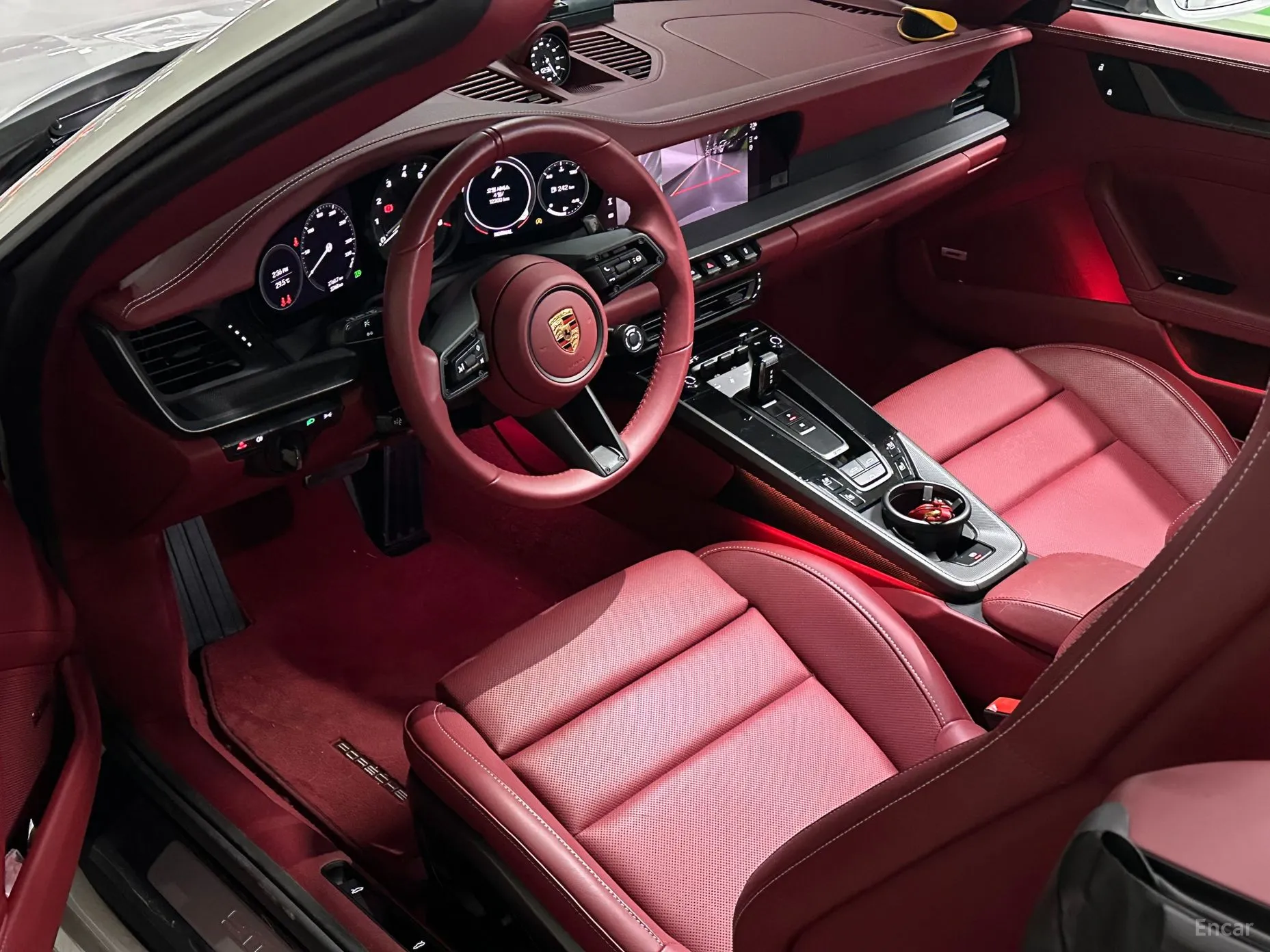 Porsche 911 (992) превью 4