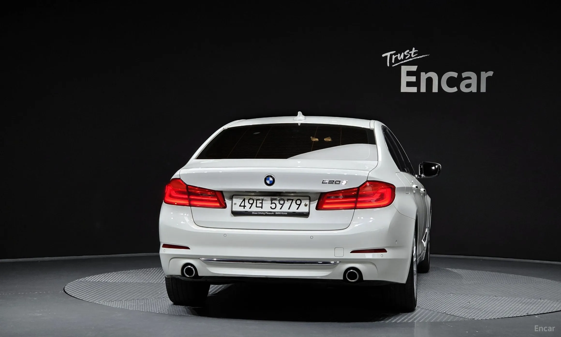 BMW 5 Series (G30) превью 3