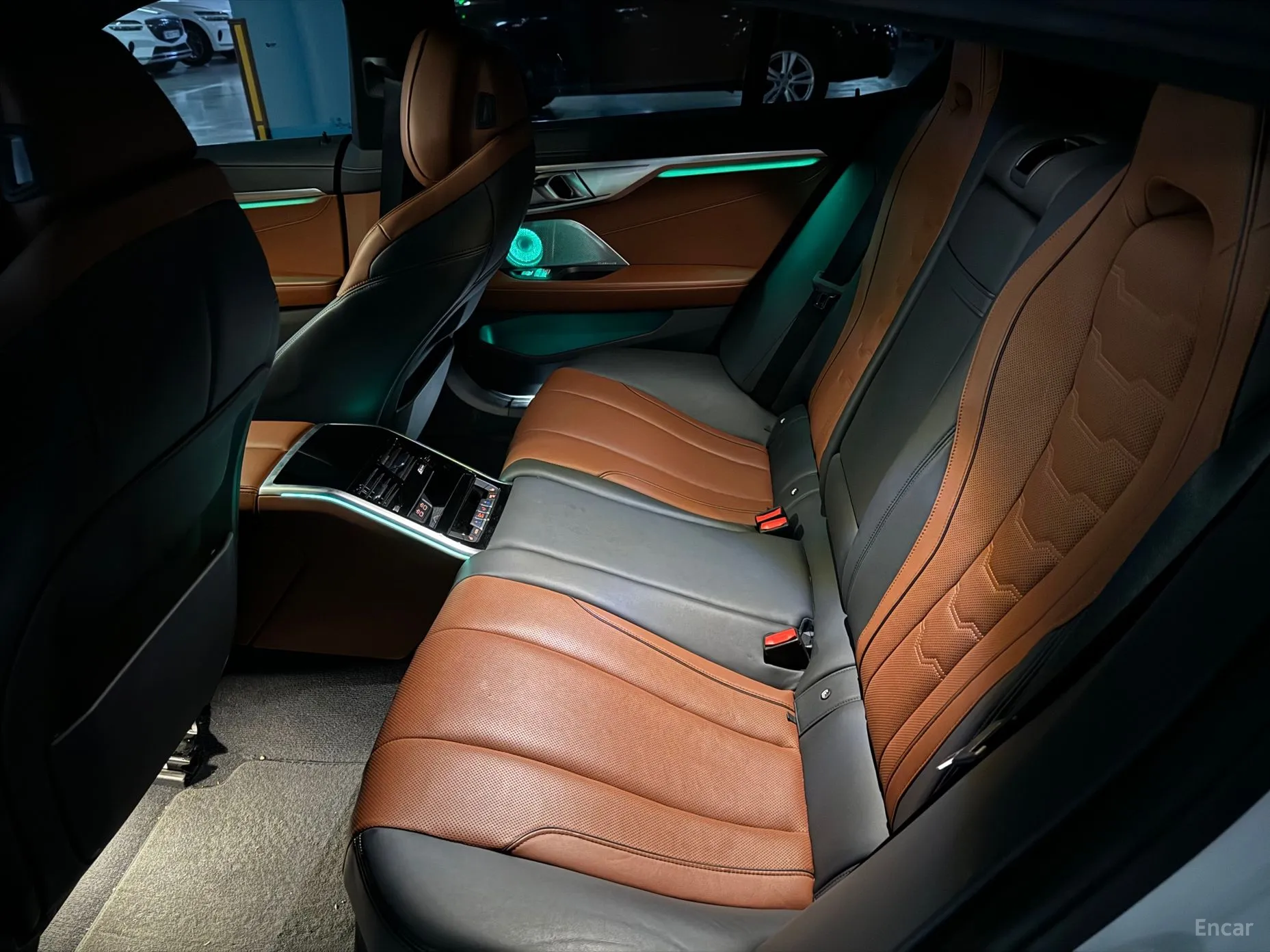 BMW 8-series (G15) превью 4