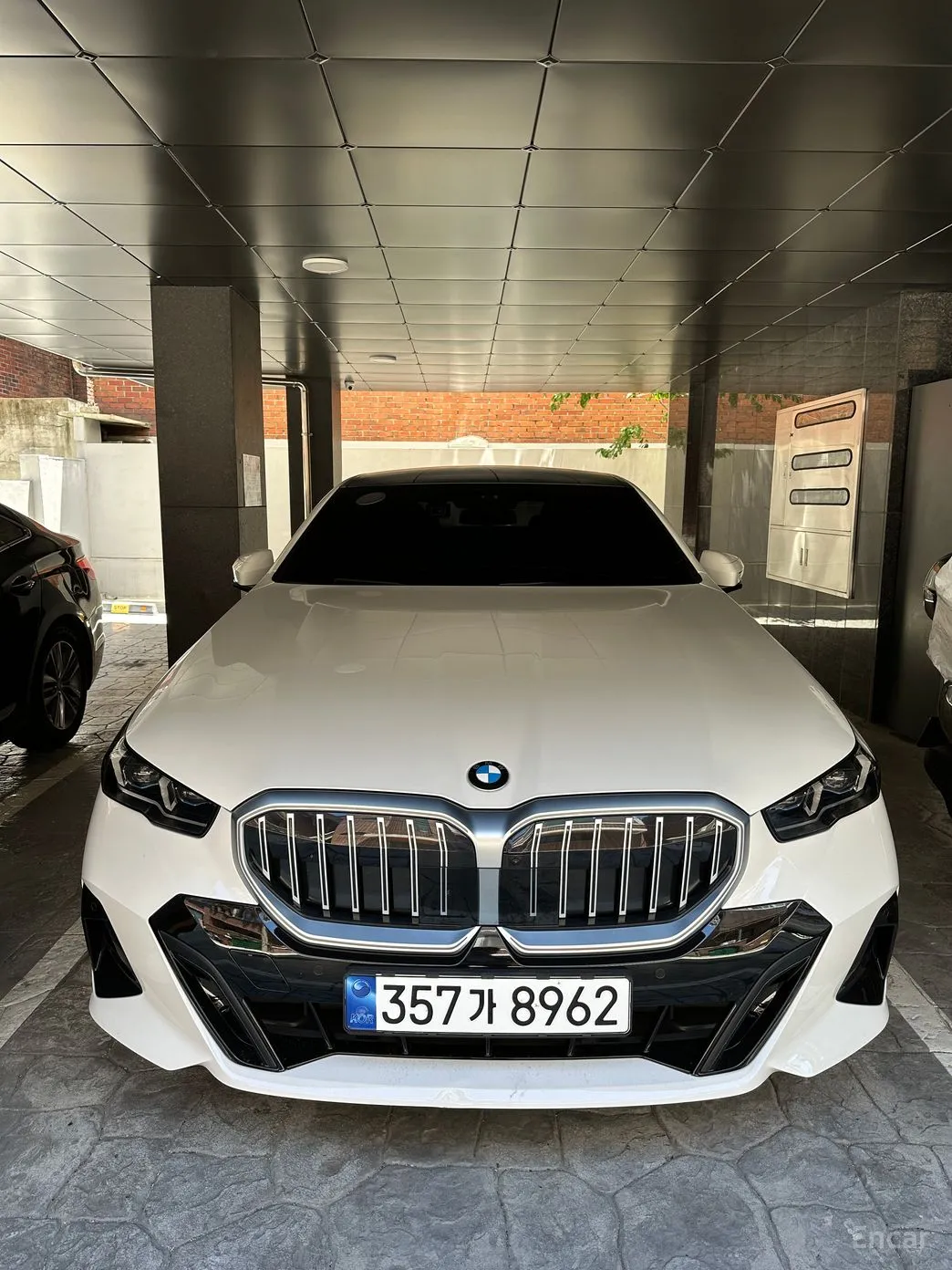 BMW 5 Series (G60) превью 2