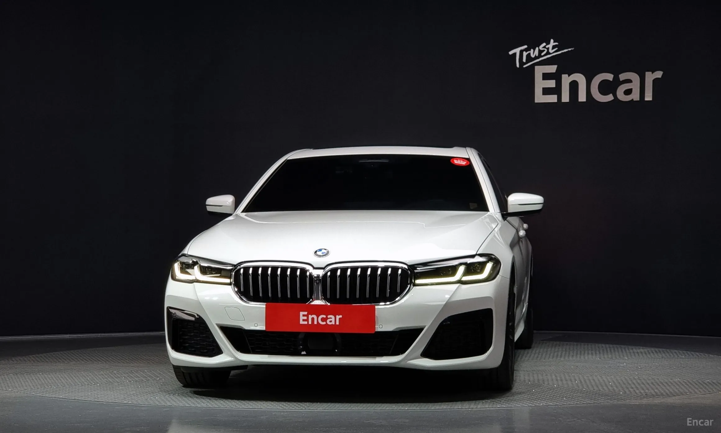 BMW 5 Series (G30) превью 2