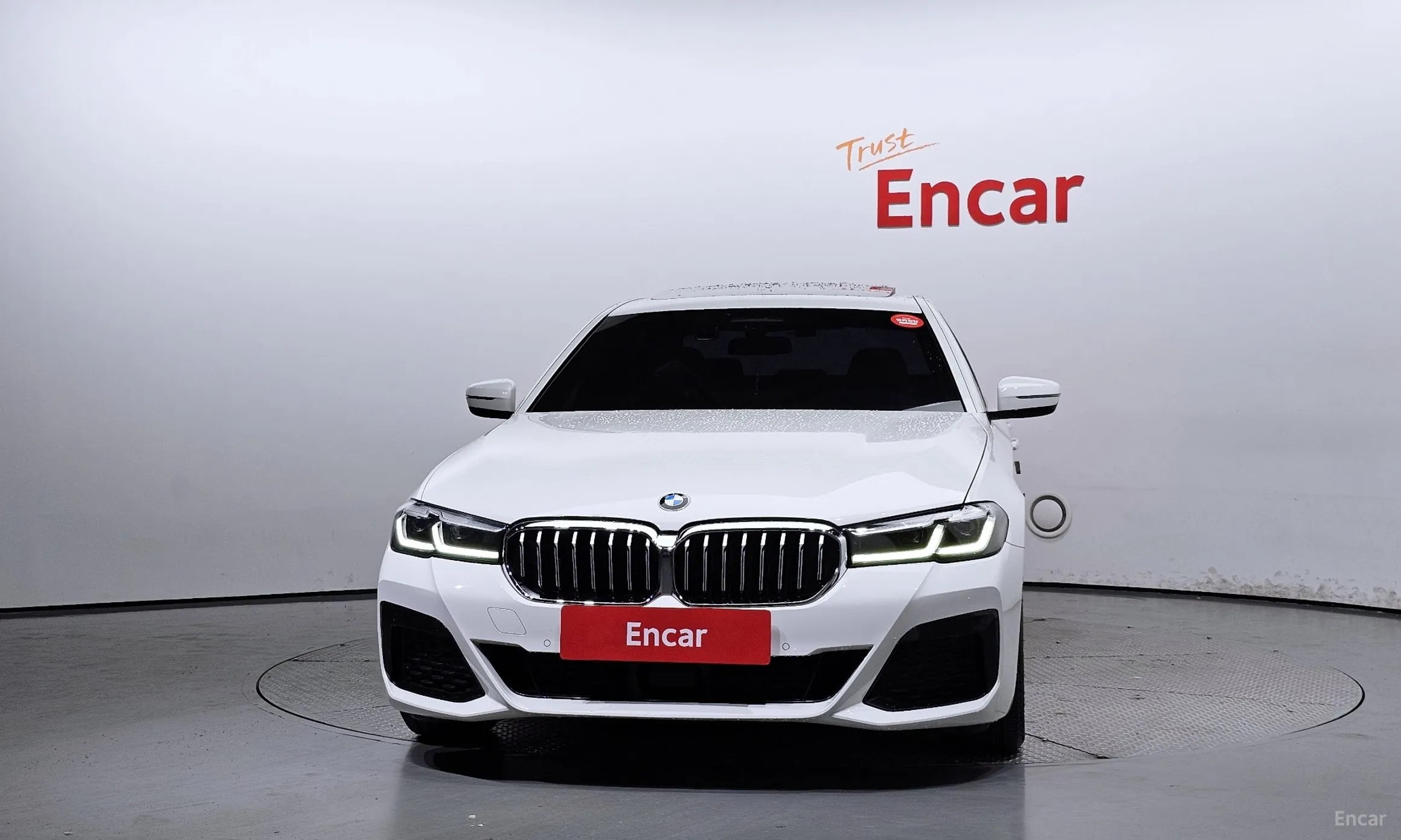 BMW 5 Series (G30) превью 2