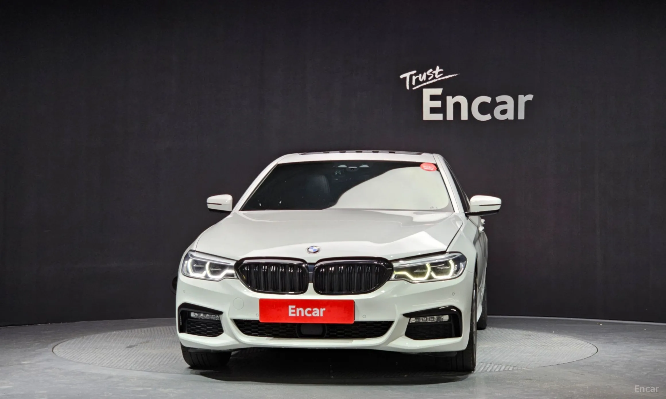BMW 5 Series (G30) превью 2