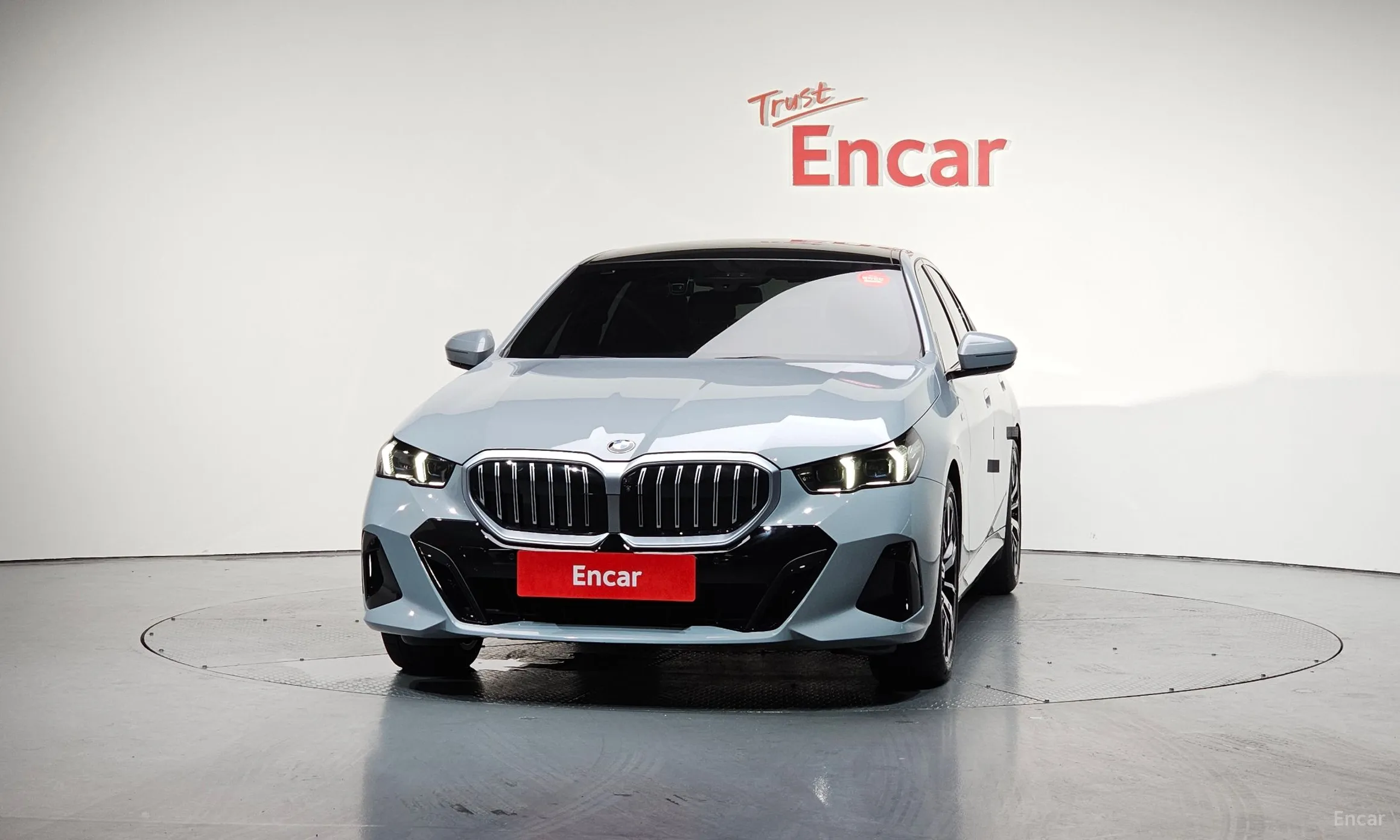 BMW 5 Series (G60) превью 2