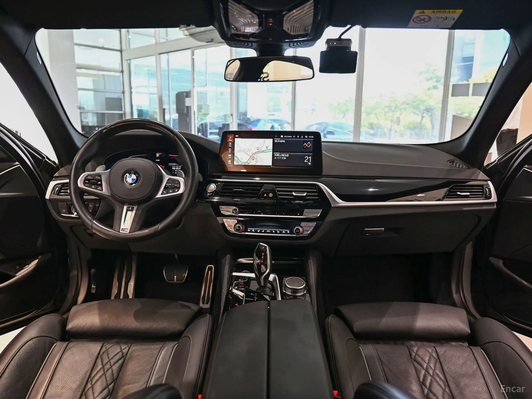 BMW 5 Series (G30) превью 4