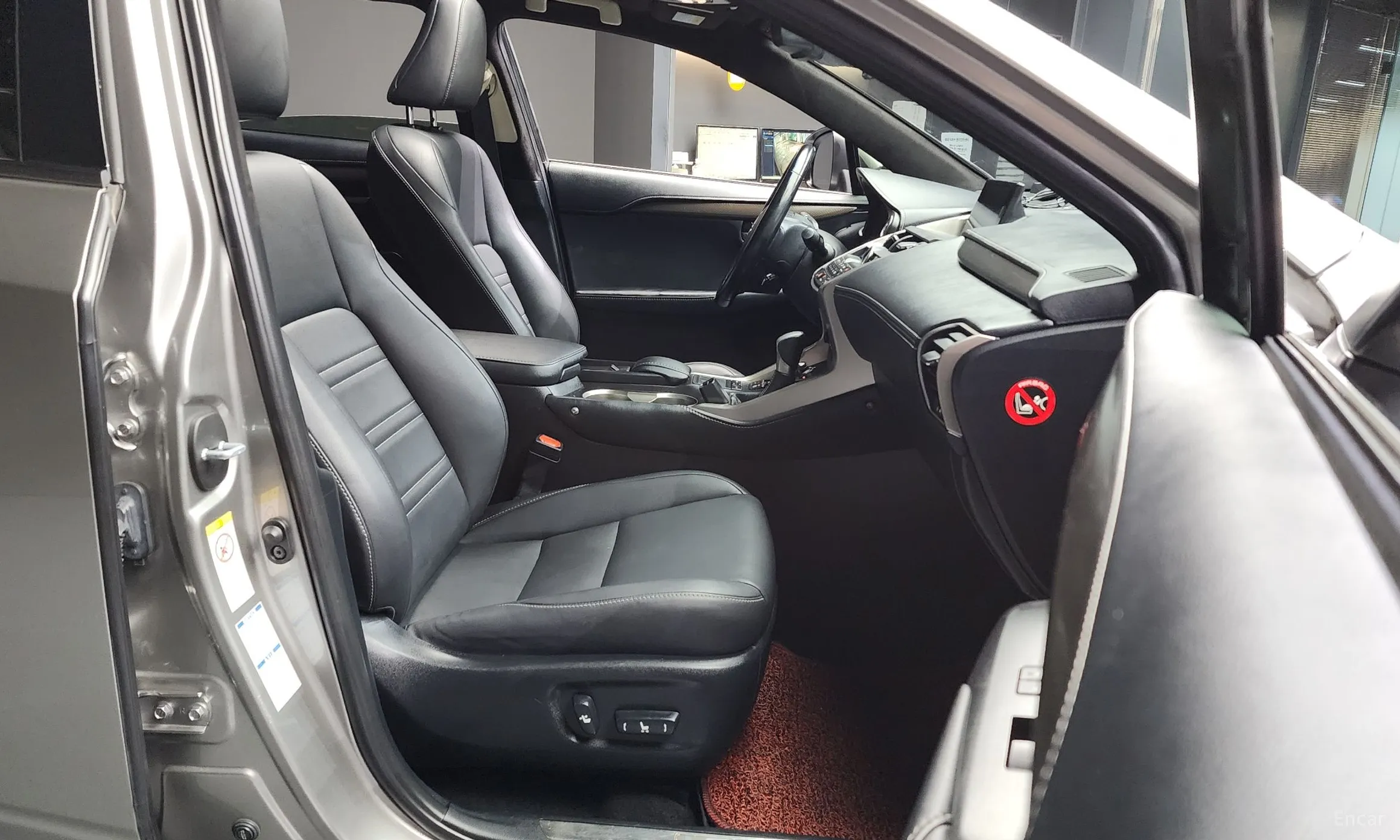 Lexus NX300h превью 11