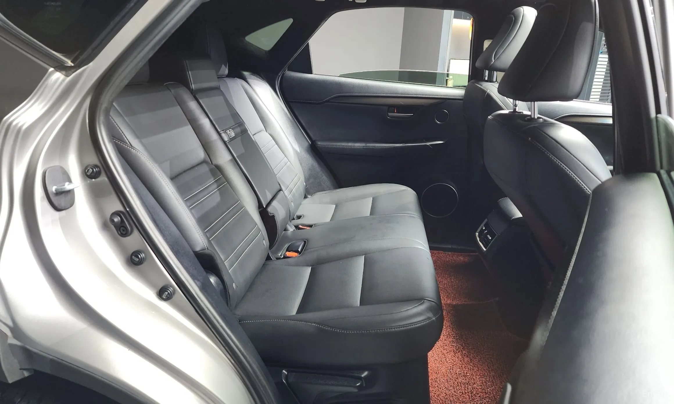 Lexus NX300h превью 12