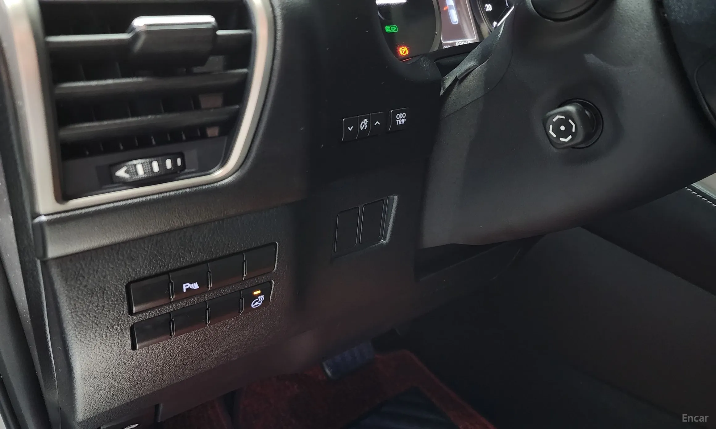 Lexus NX300h превью 17