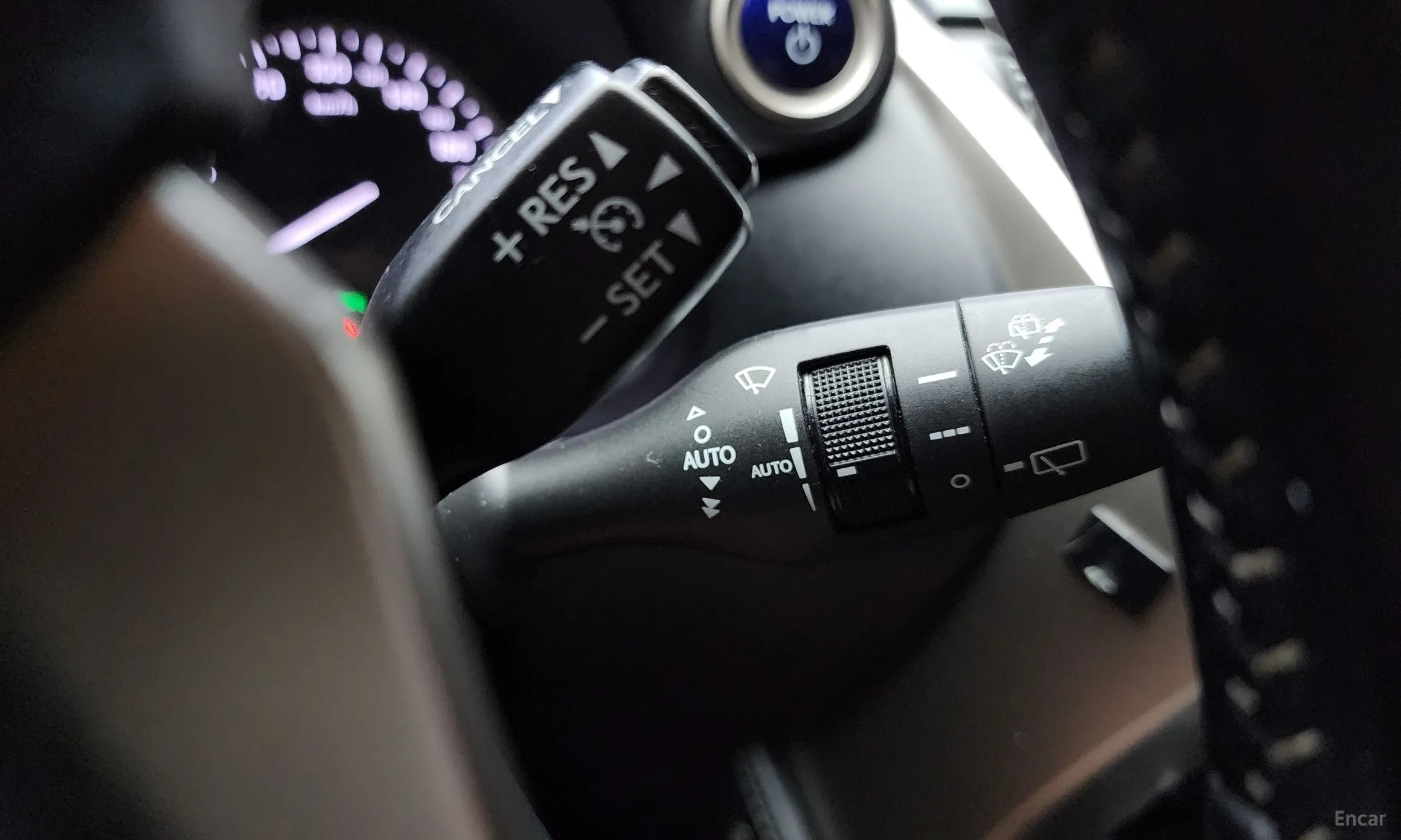Lexus NX300h превью 18