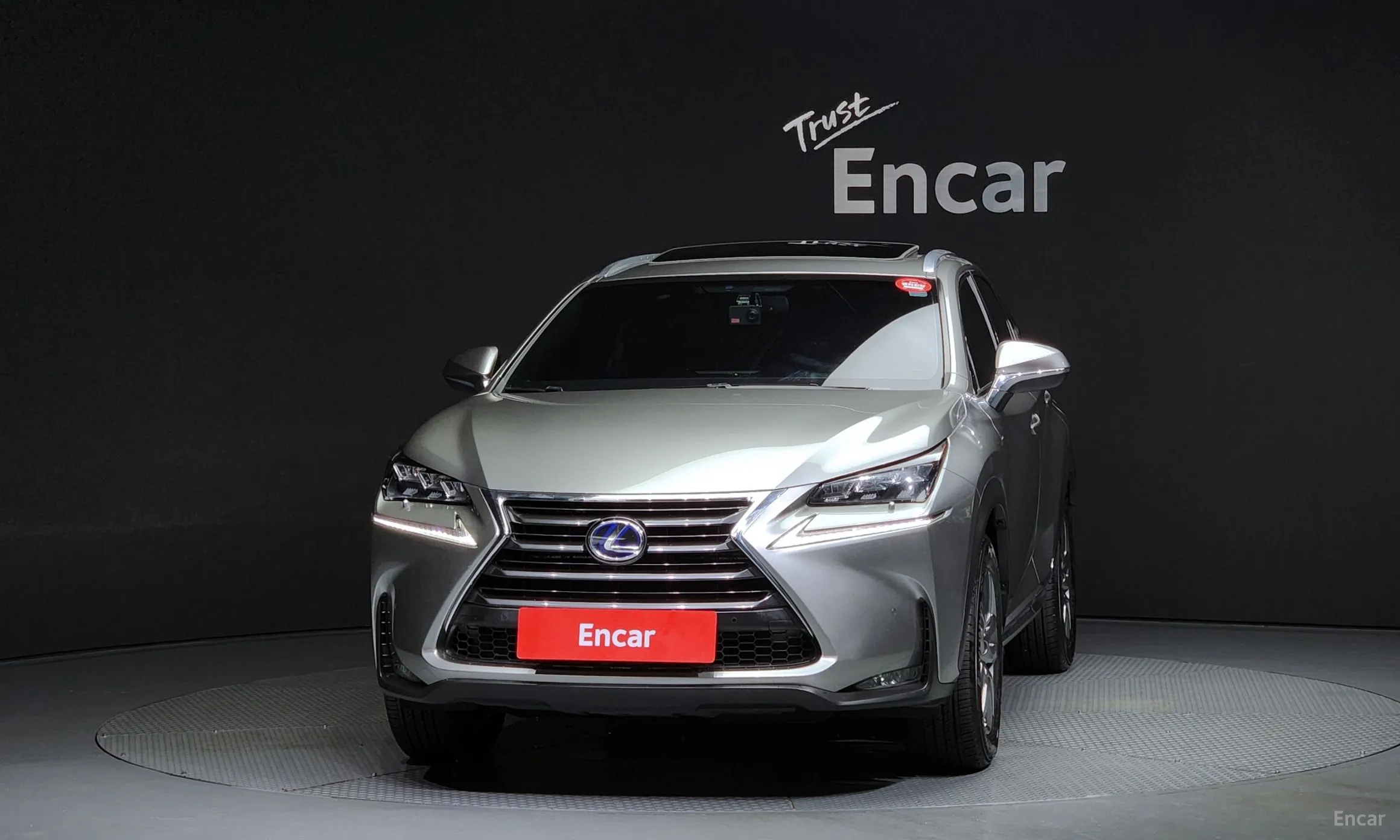 Lexus NX300h превью 3