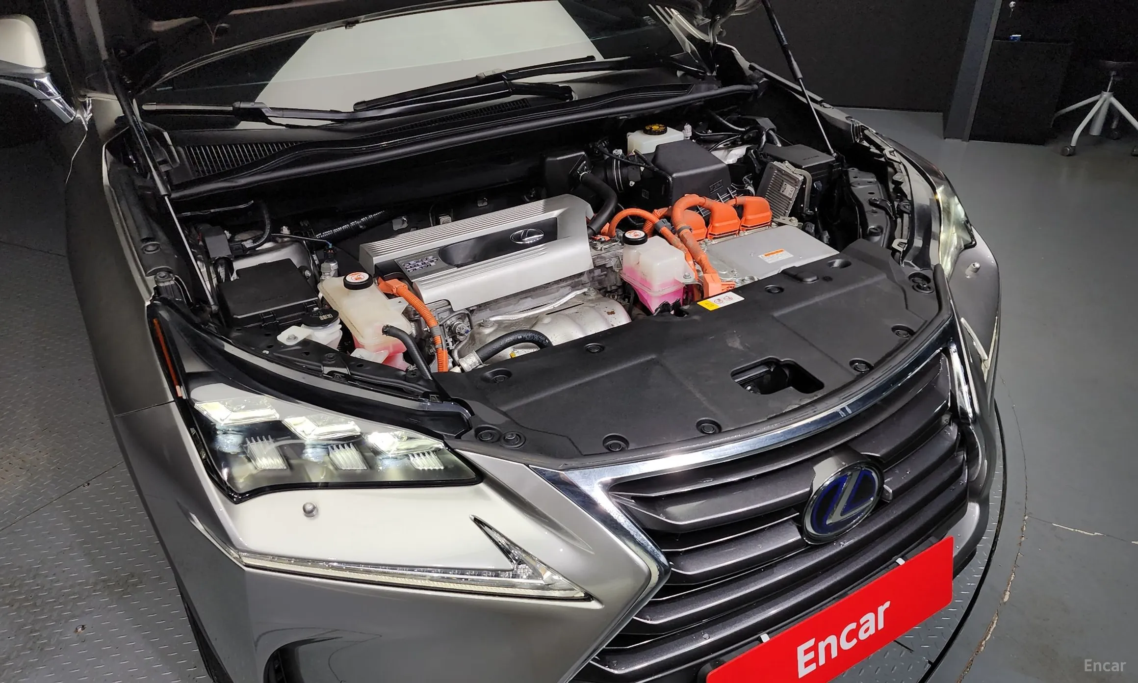 Lexus NX300h превью 6