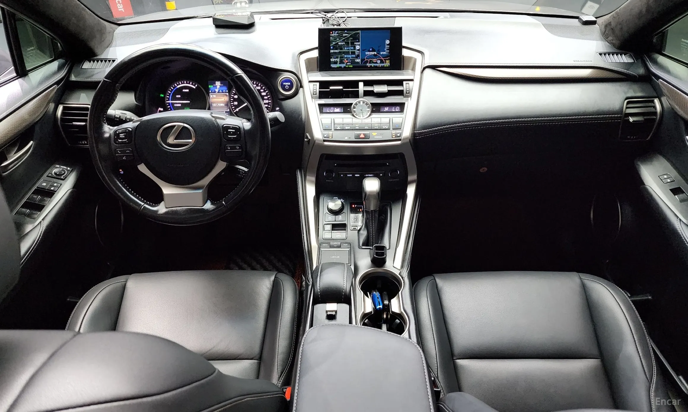 Lexus NX300h превью 7