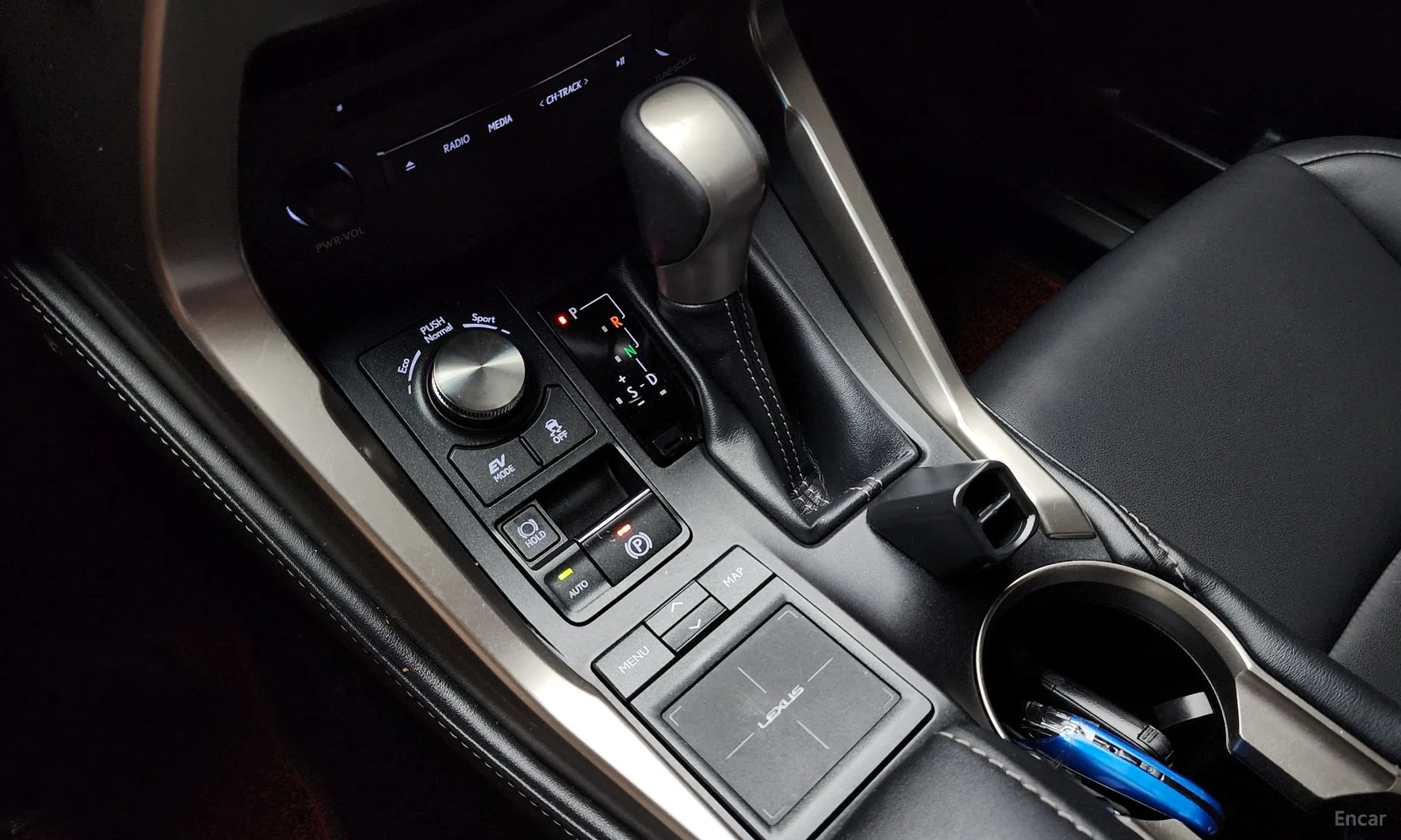 Lexus NX300h превью 9