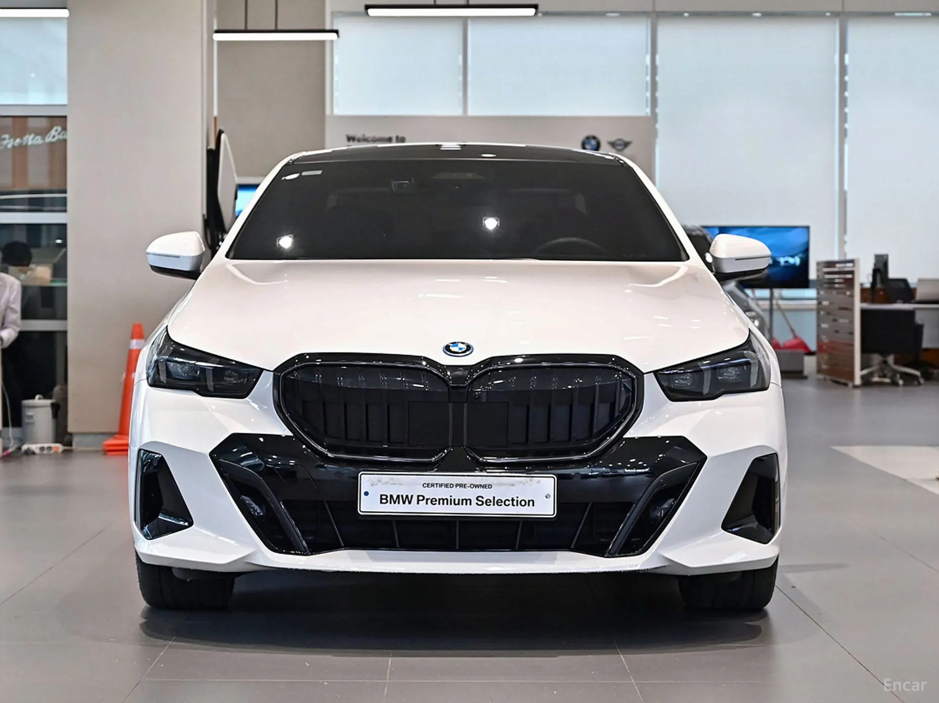 BMW 5 Series (G60) превью 2