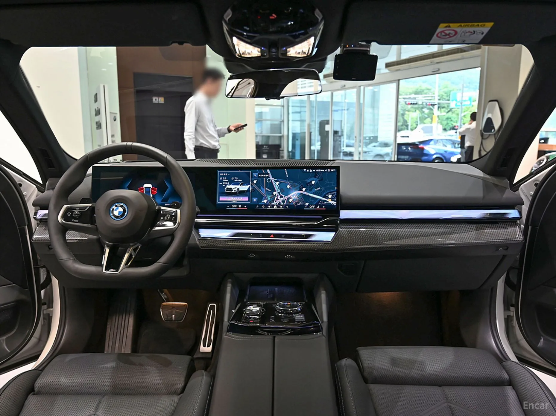 BMW 5 Series (G60) превью 4