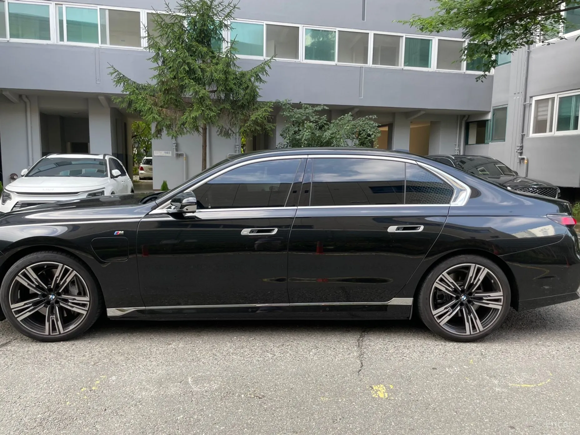 BMW 7 Series (G70) превью 2
