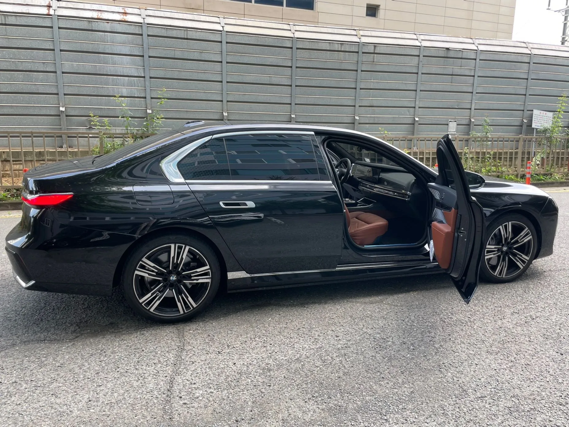 BMW 7 Series (G70) превью 3