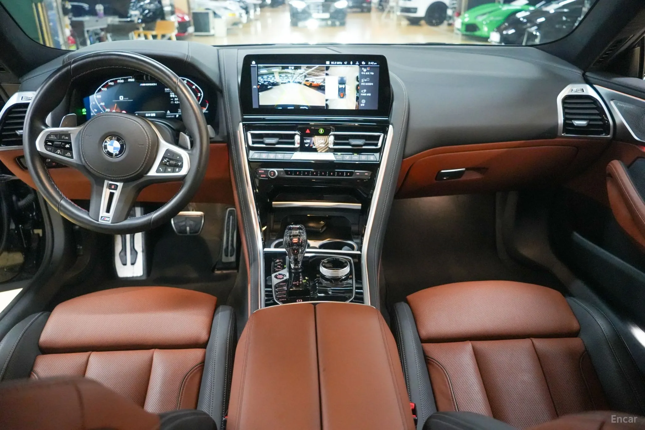 BMW 8-series (G15) превью 4
