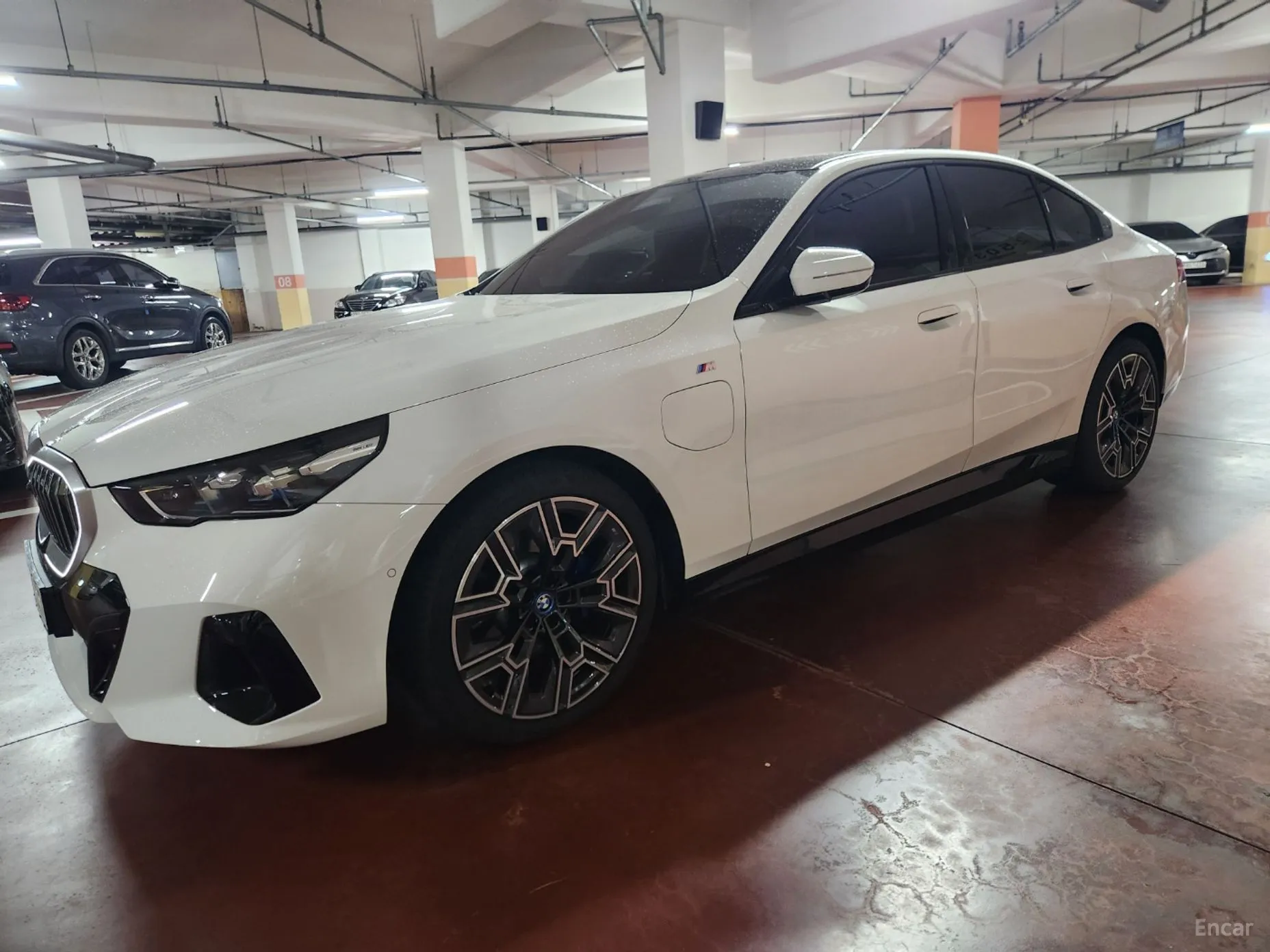 BMW 5 Series (G60) превью 3