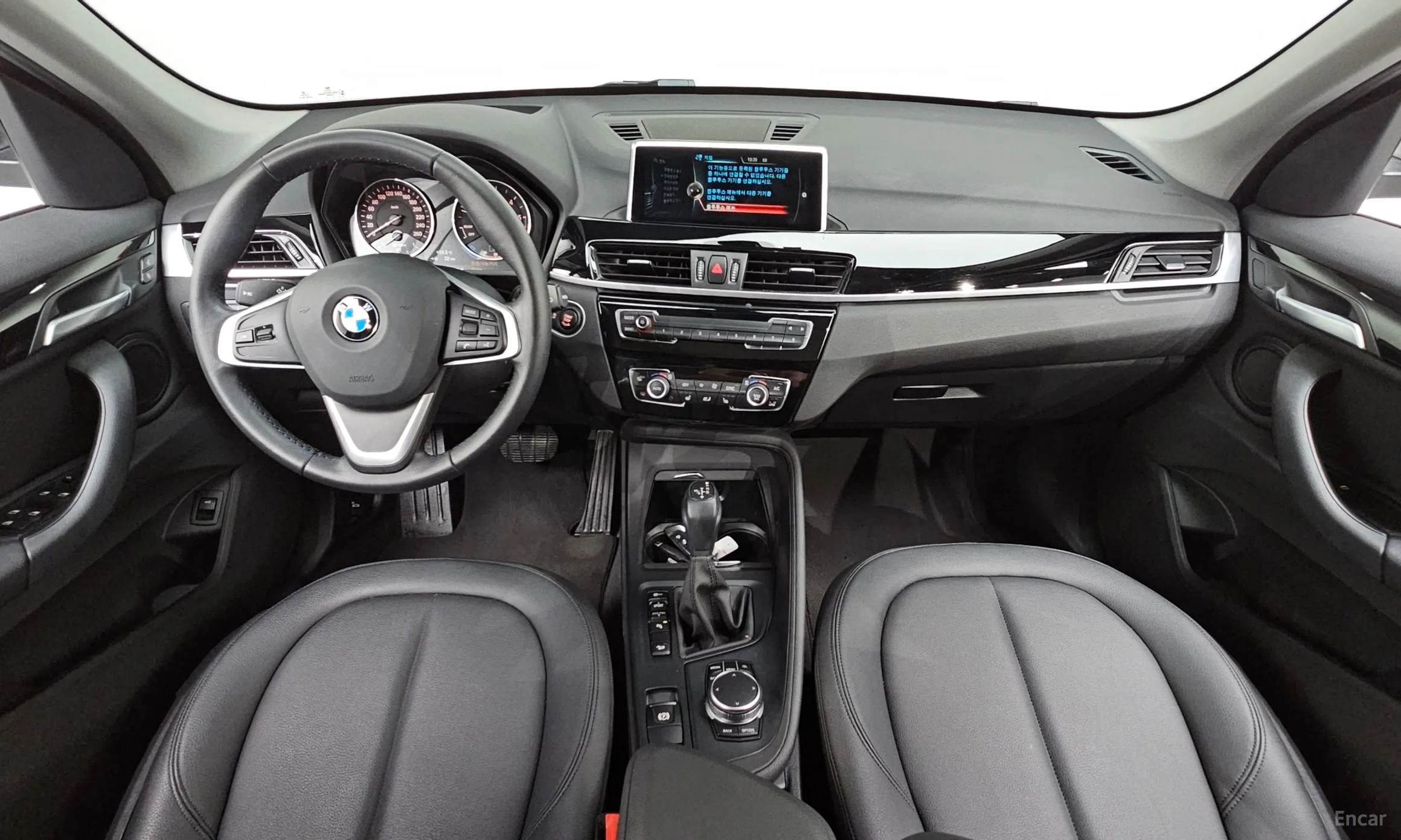 BMW X1 (F48) превью 4