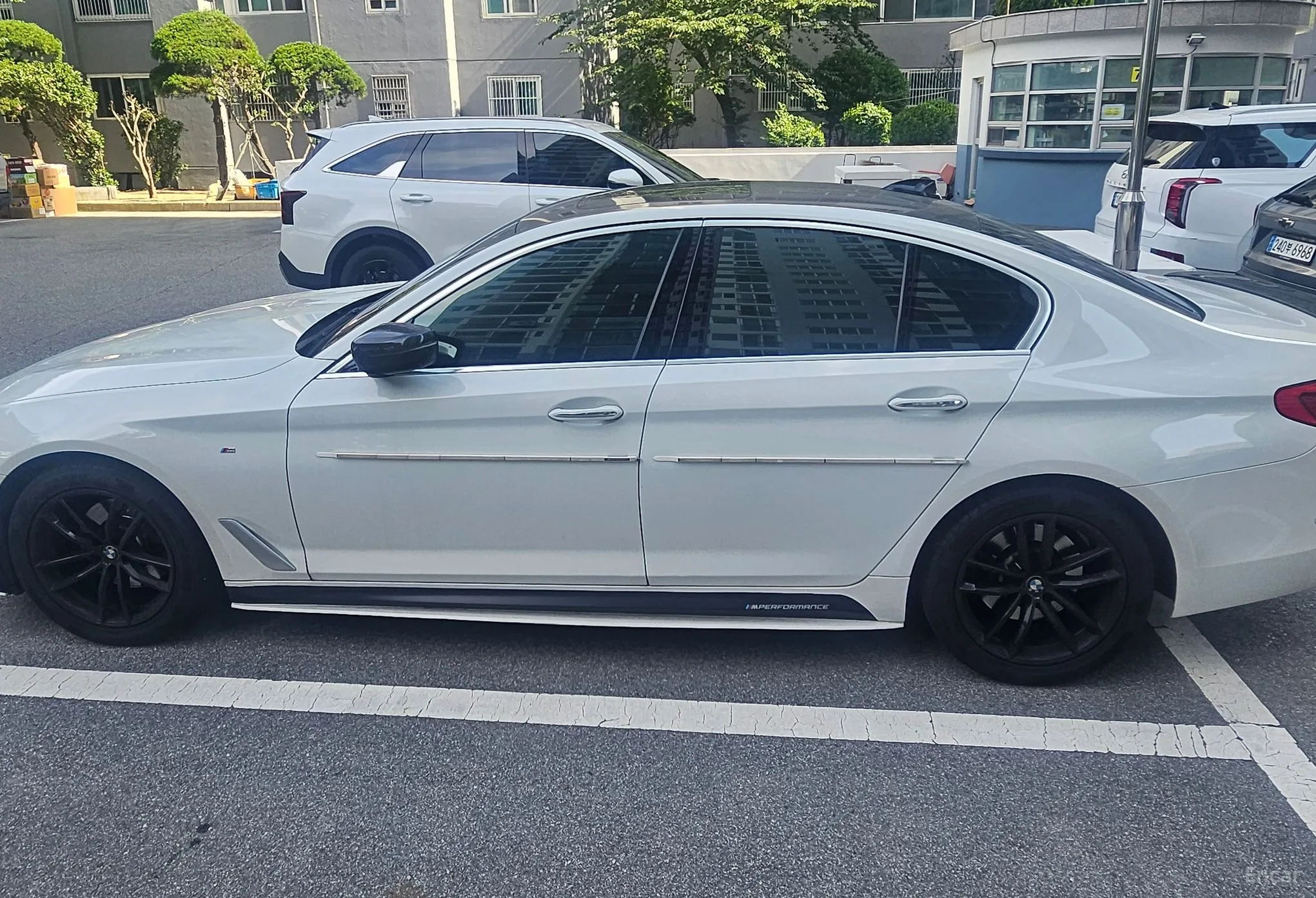 BMW 5 Series (G30) превью 2