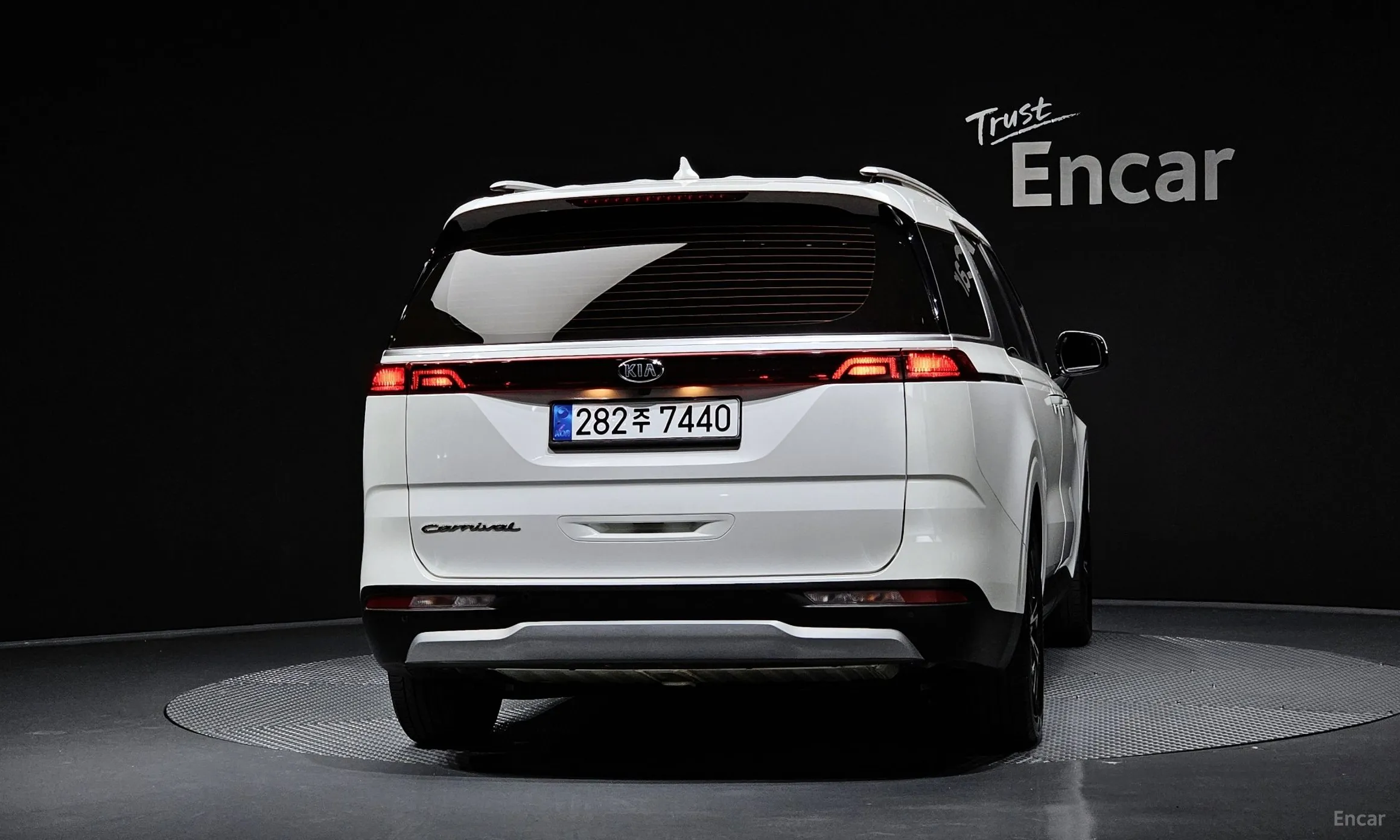 Kia Carnival Gen 4 превью 3