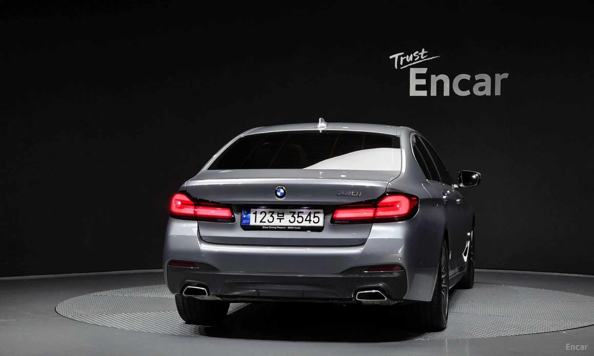BMW 5 Series (G30) превью 3