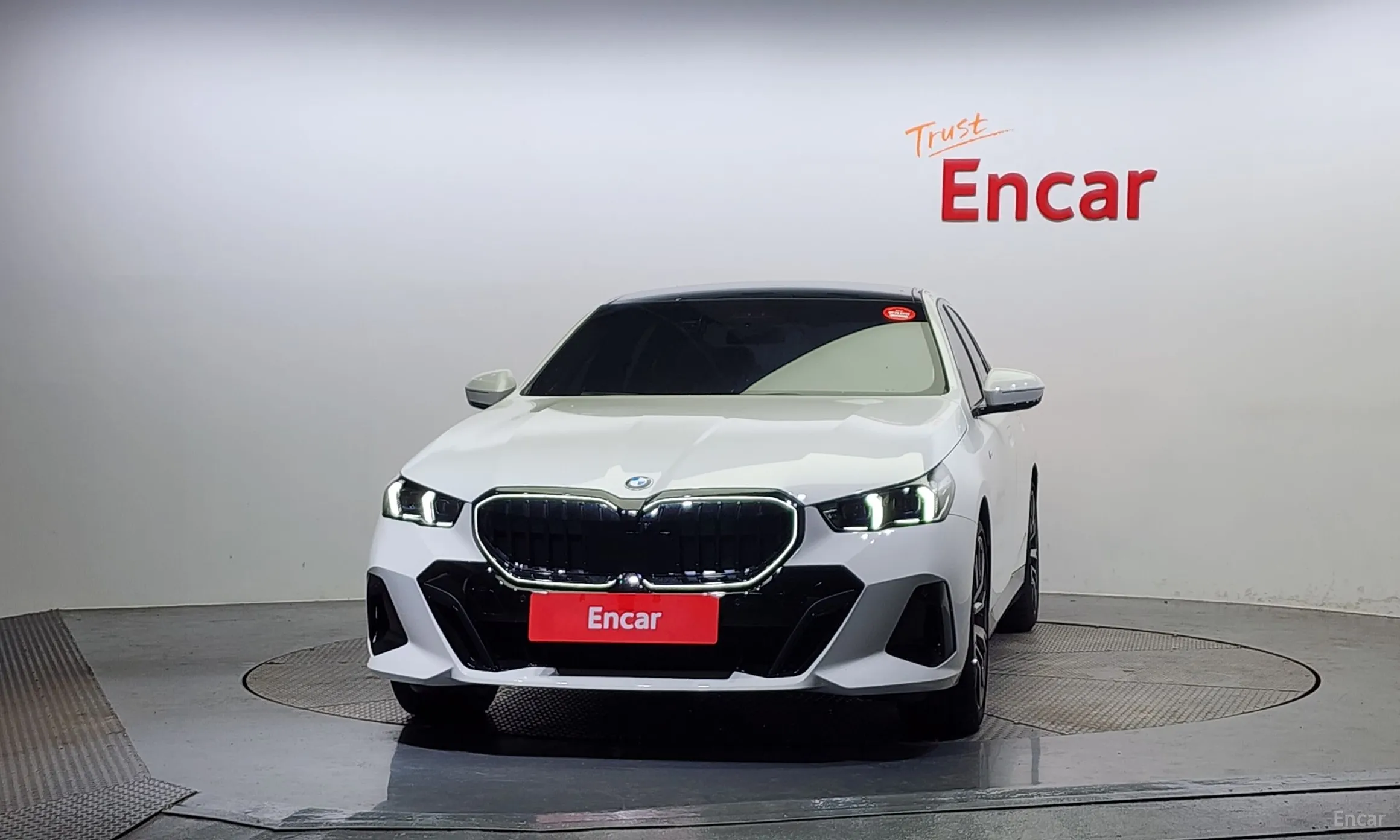 BMW 5 Series (G60) превью 2