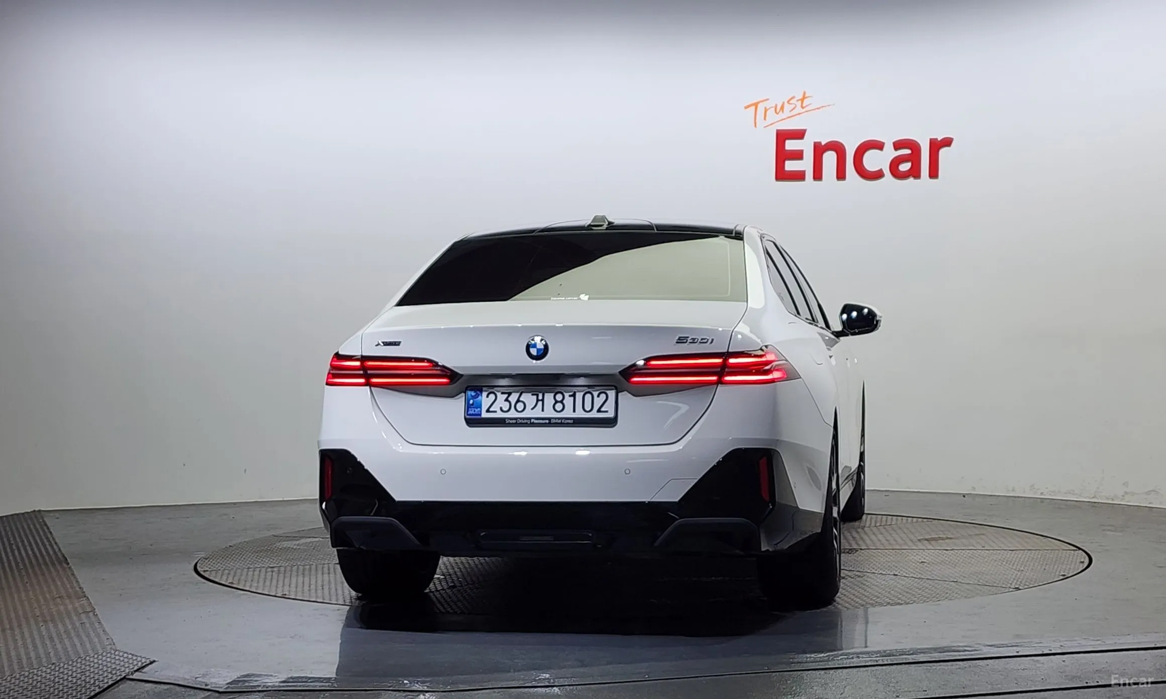 BMW 5 Series (G60) превью 3