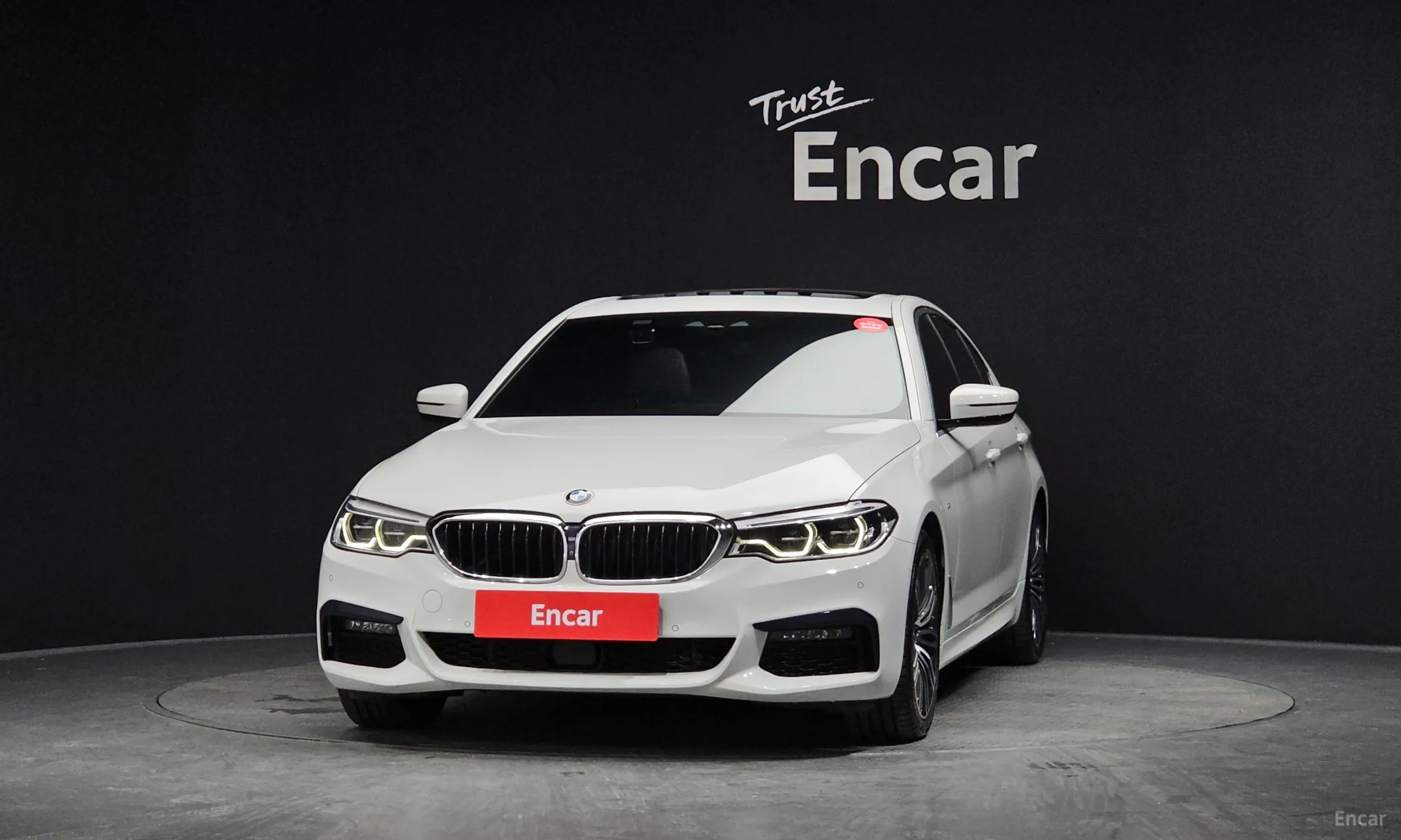 BMW 5 Series (G30) превью 2