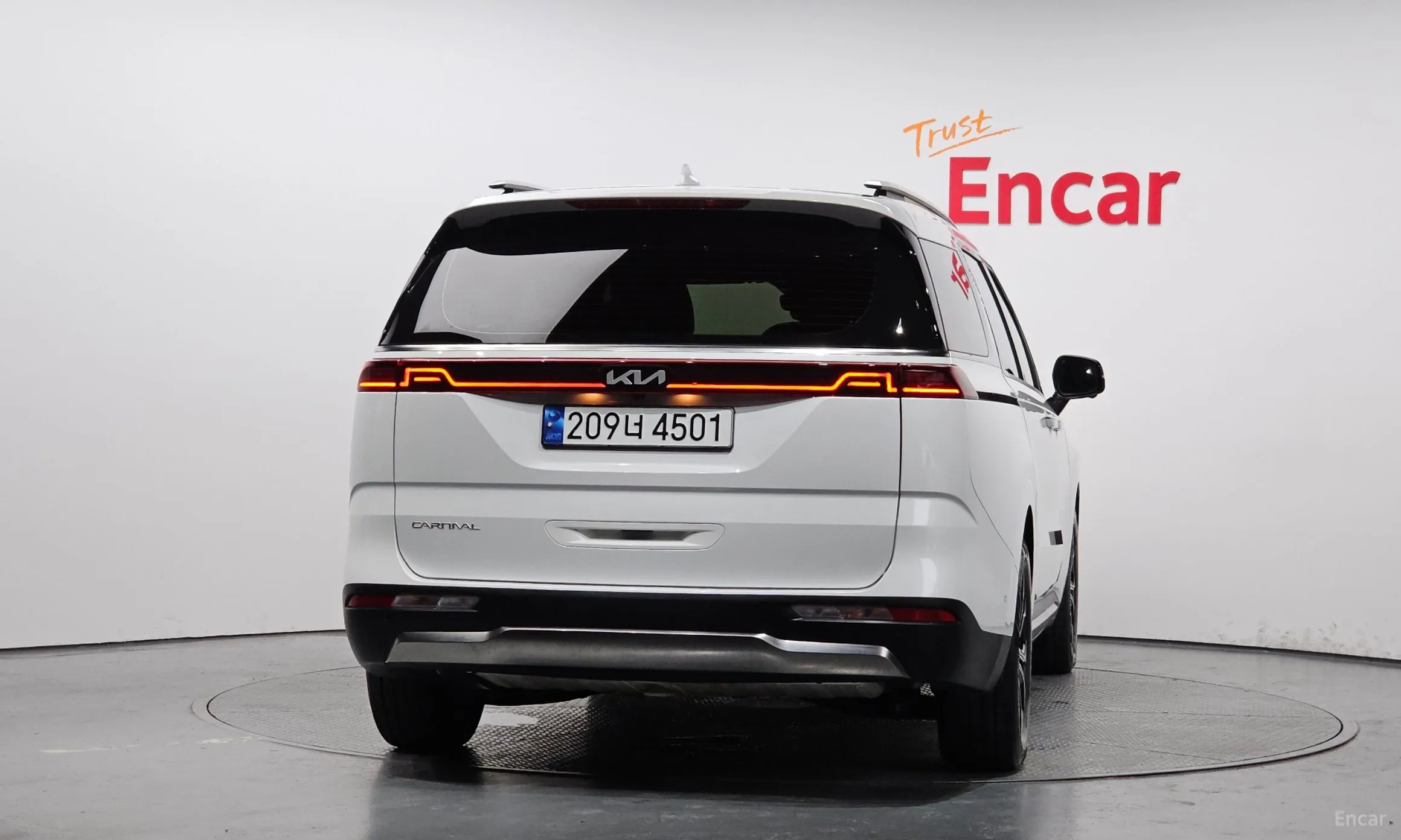 Kia Carnival Gen 4 превью 3