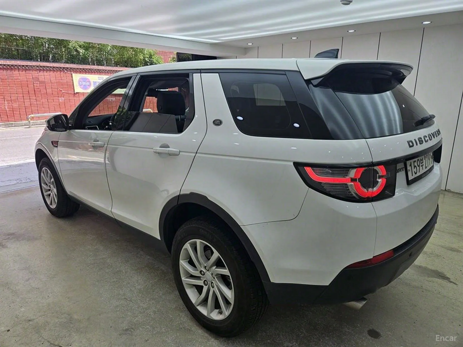 Land Rover Discovery Sports превью 2