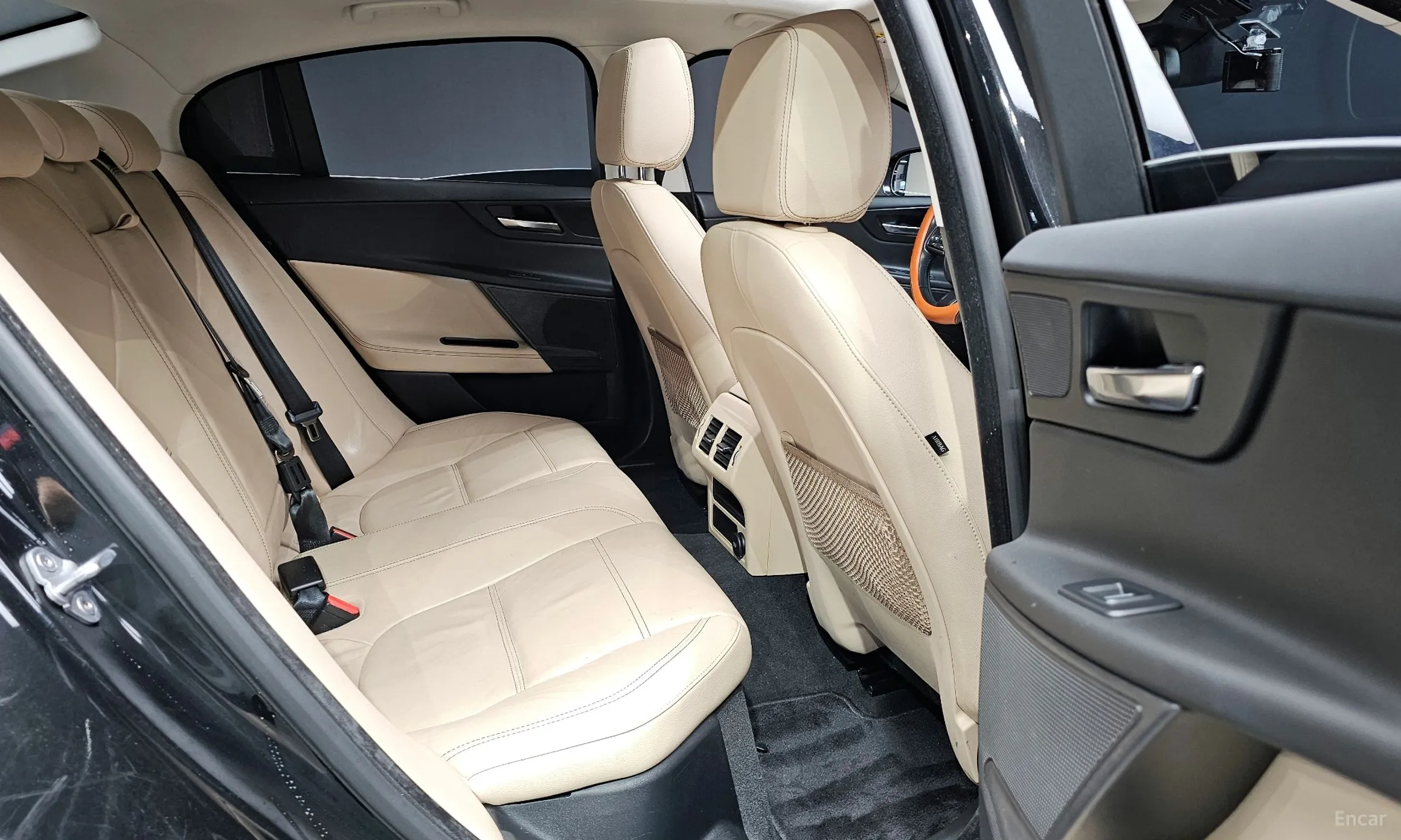 Jaguar XE превью 11