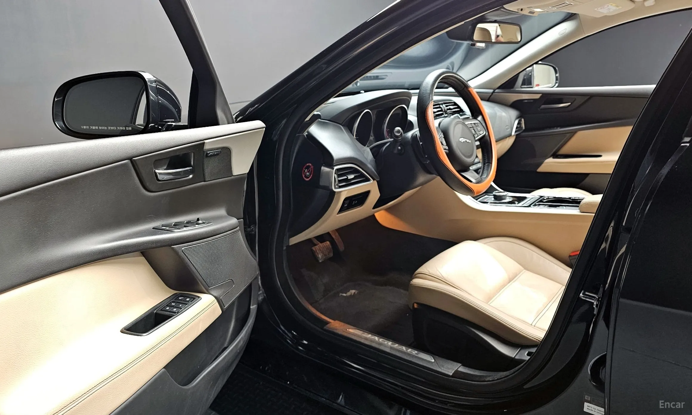 Jaguar XE превью 12