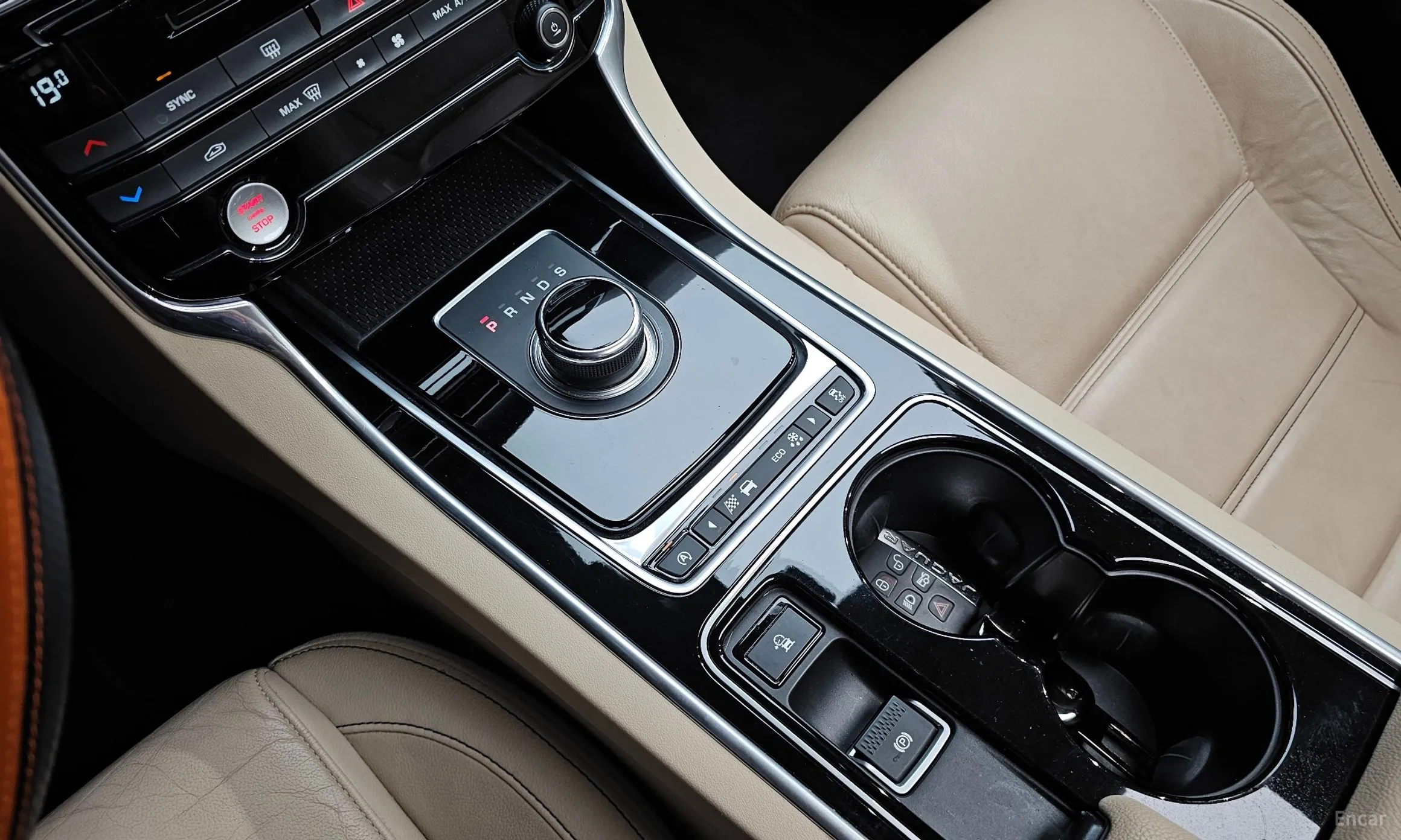 Jaguar XE превью 9