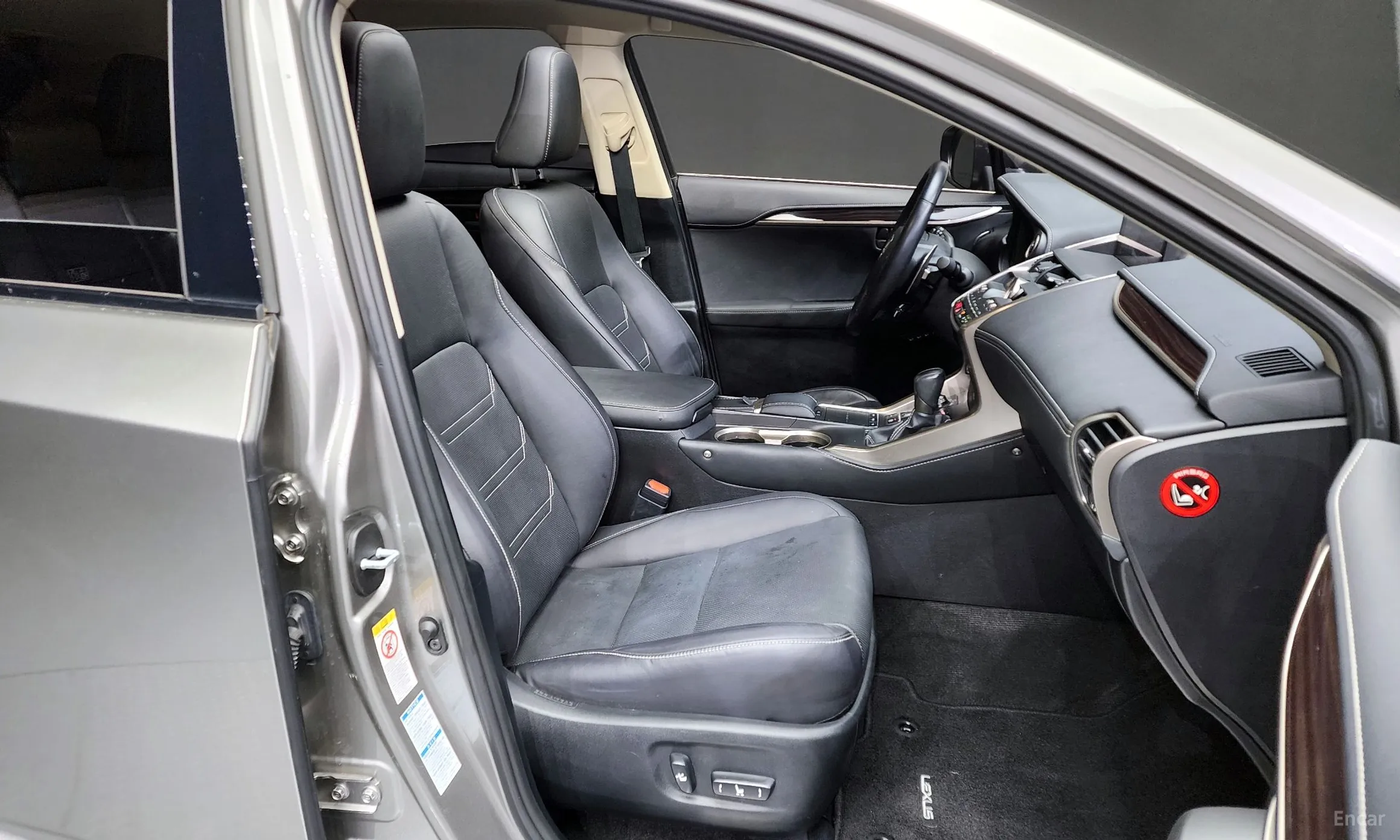 Lexus NX300h превью 11