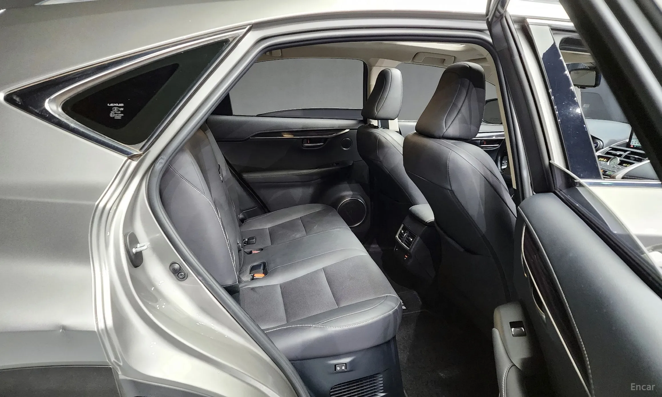 Lexus NX300h превью 12