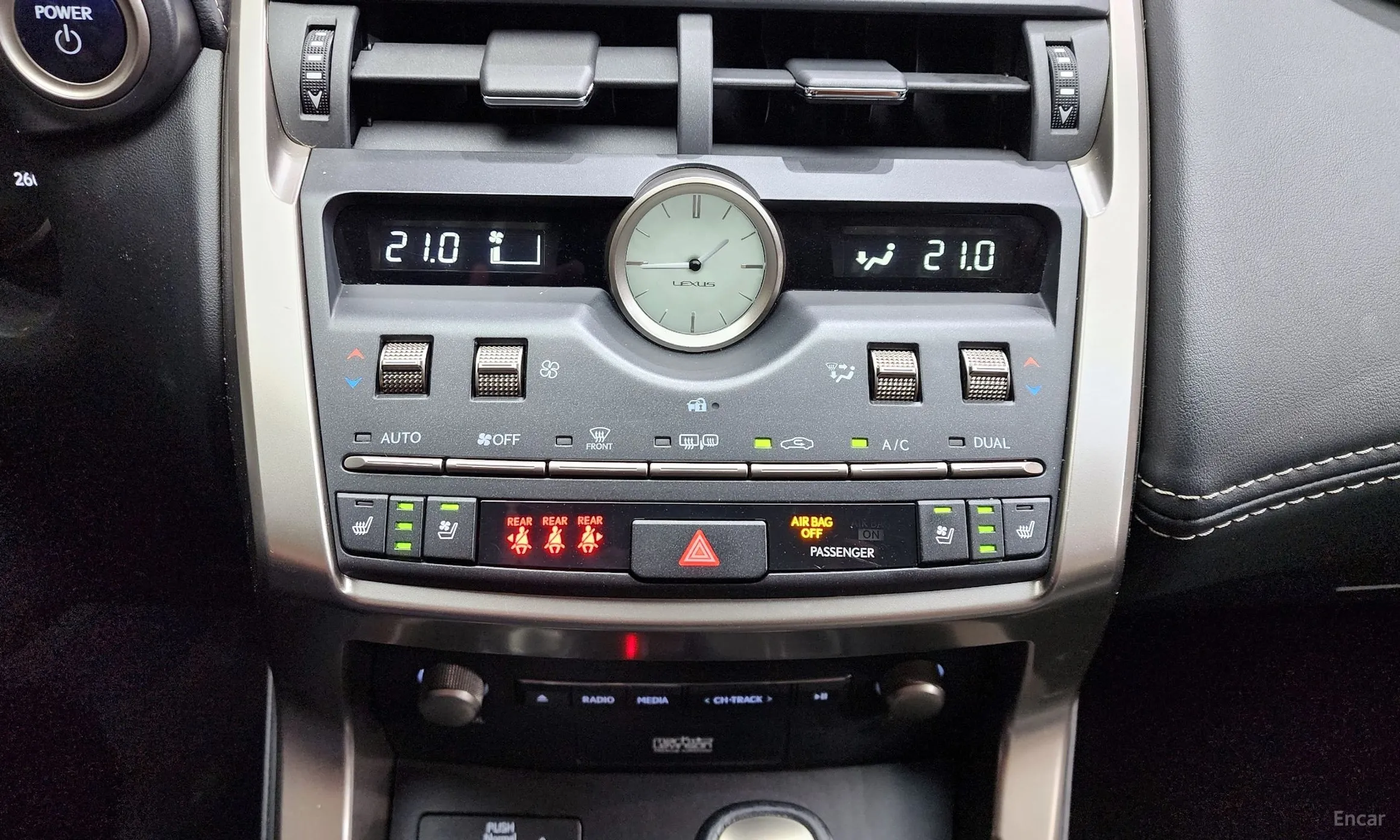 Lexus NX300h превью 16