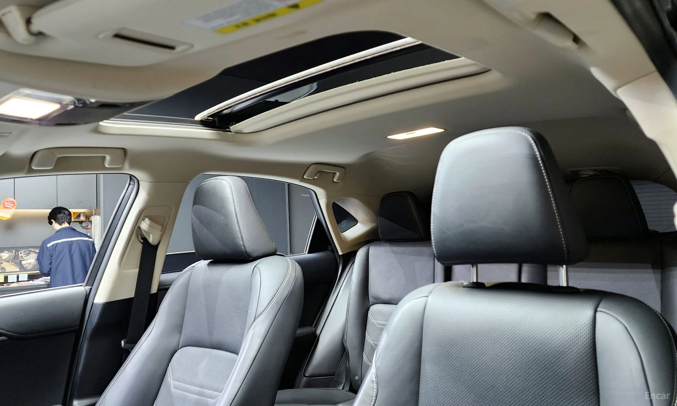 Lexus NX300h превью 18
