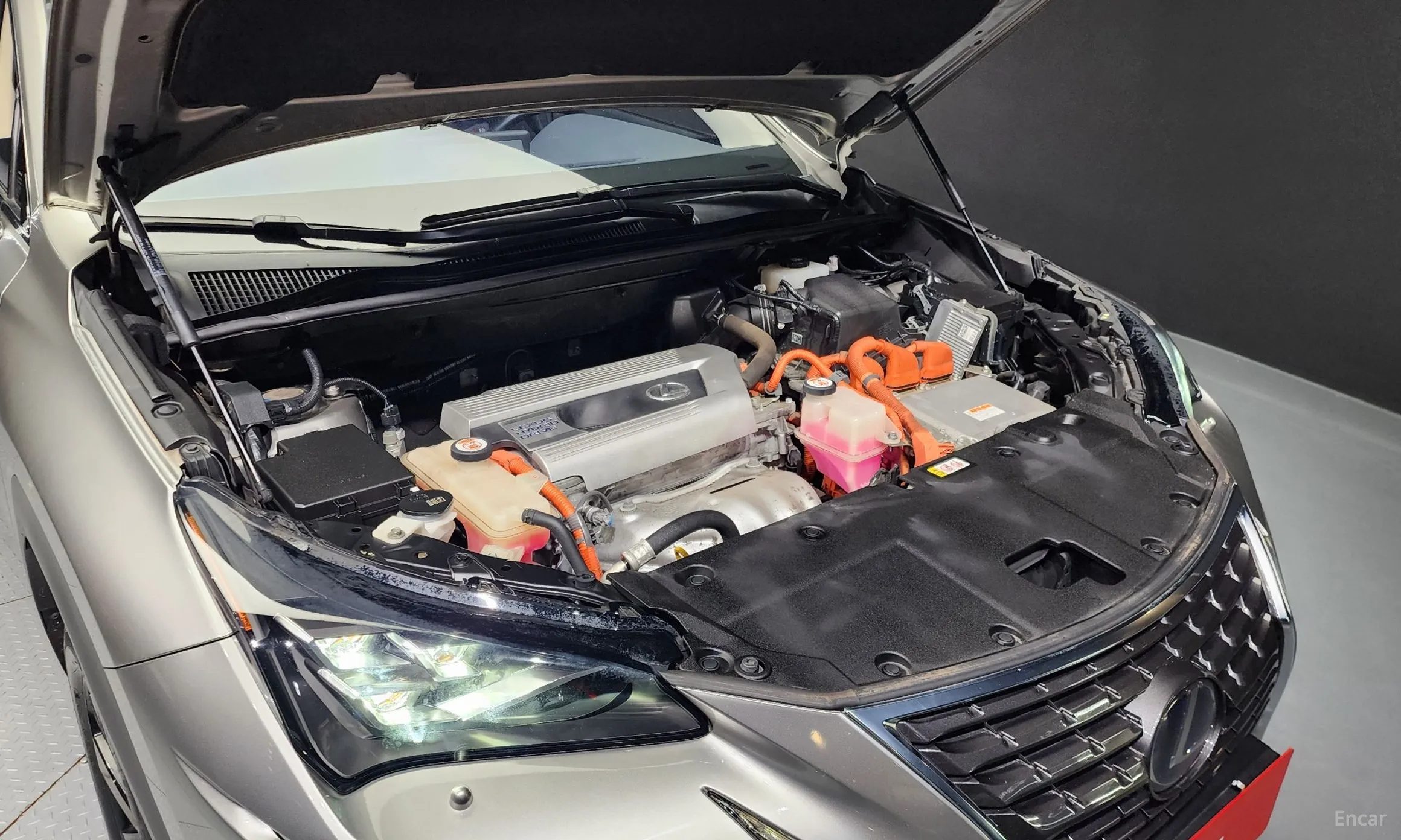 Lexus NX300h превью 6