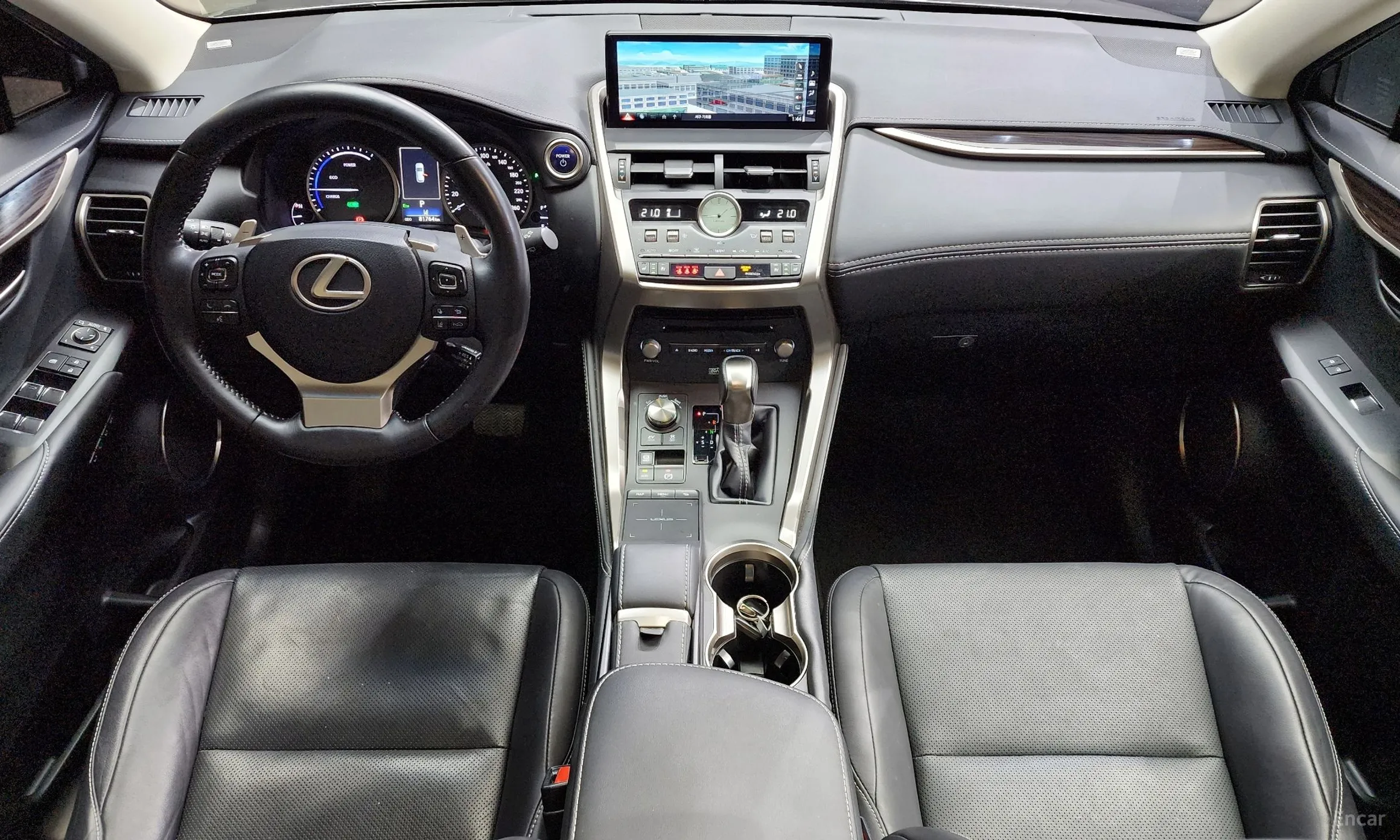 Lexus NX300h превью 7