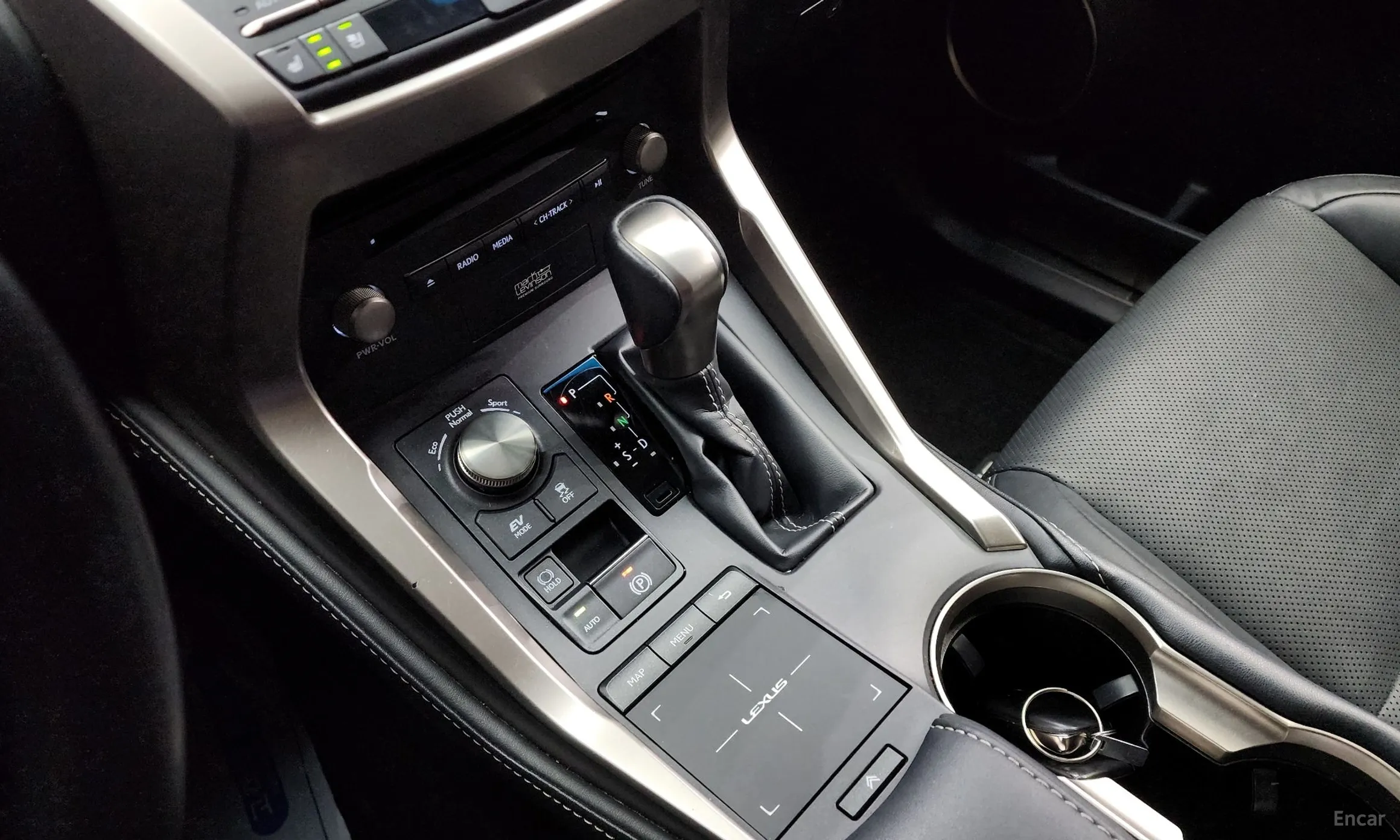 Lexus NX300h превью 9