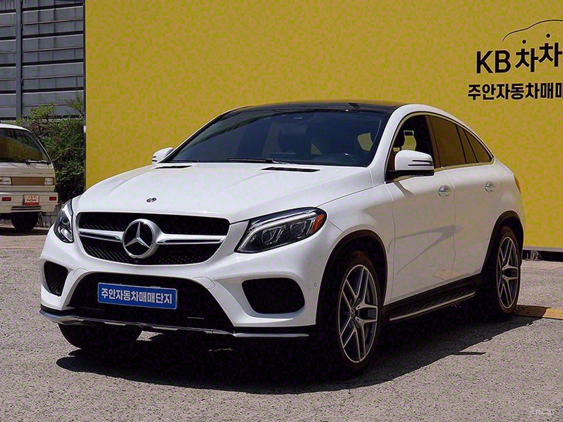 Mercedes Benz GLE-Class W166