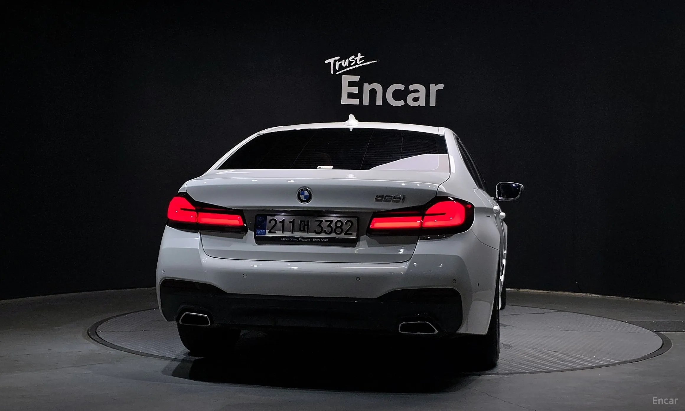 BMW 5 Series (G30) превью 3