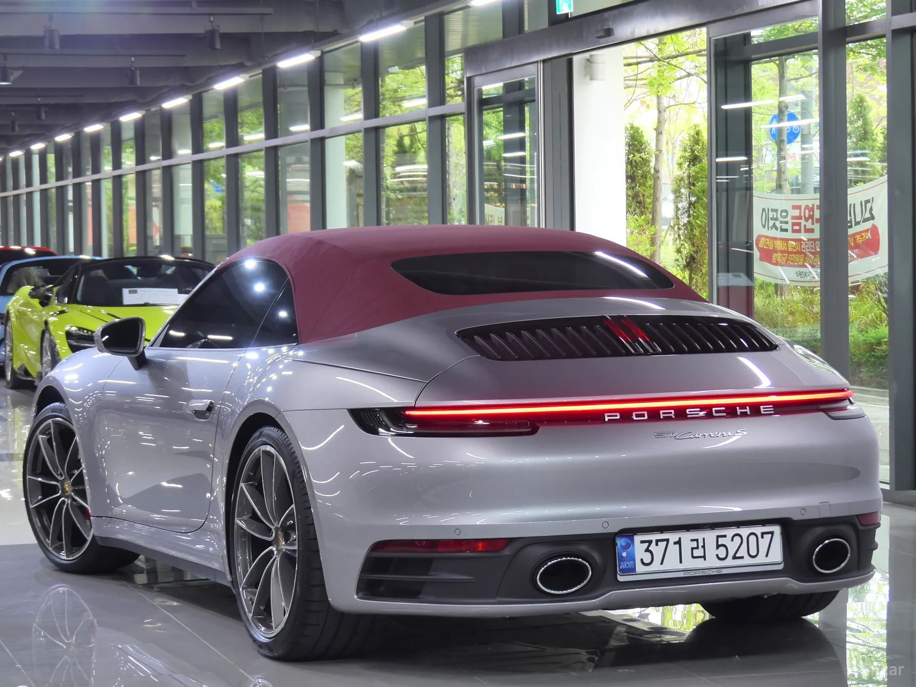 Porsche 911 (992) превью 3