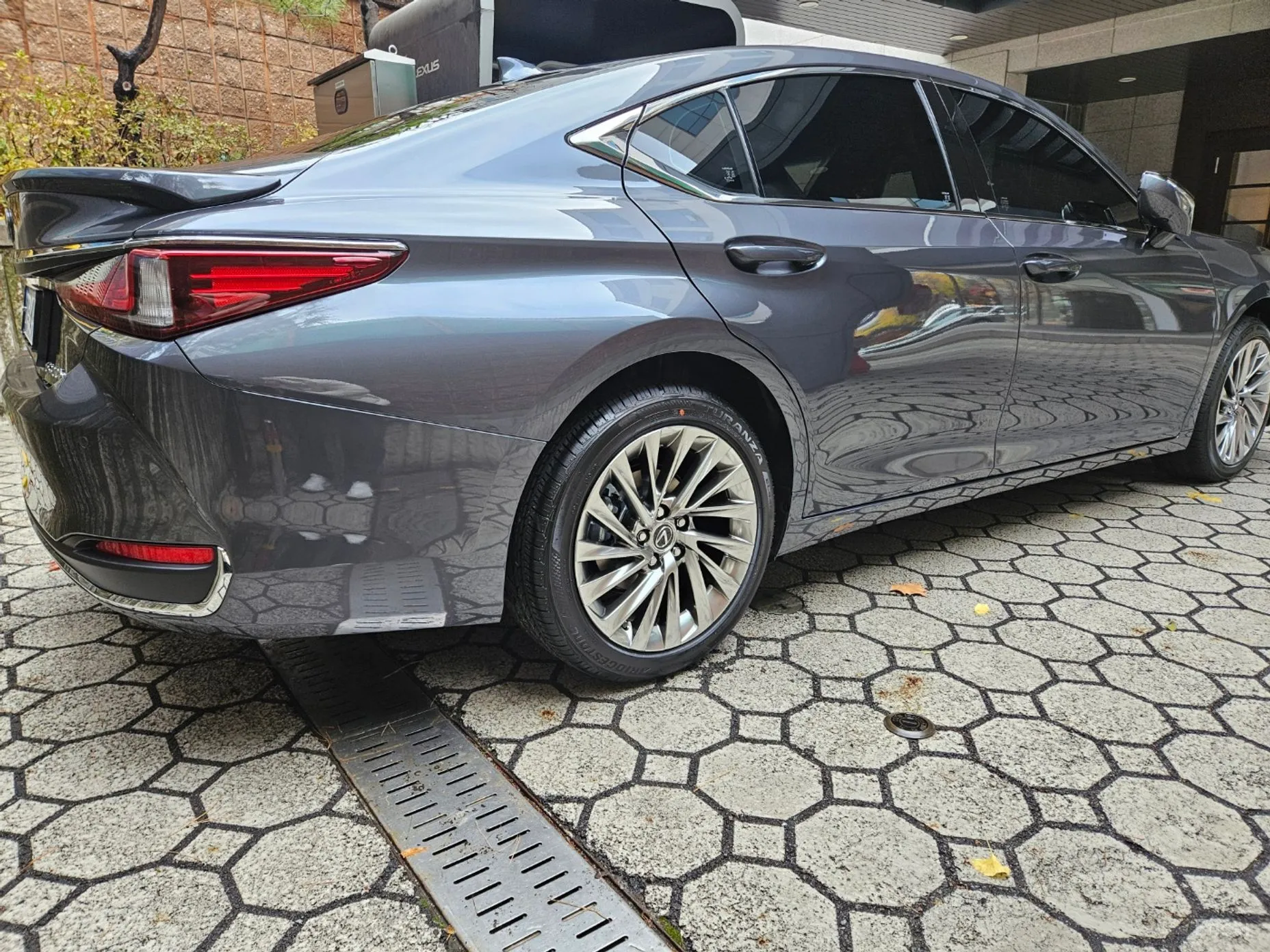 Lexus ES300h 7th Generation превью 3