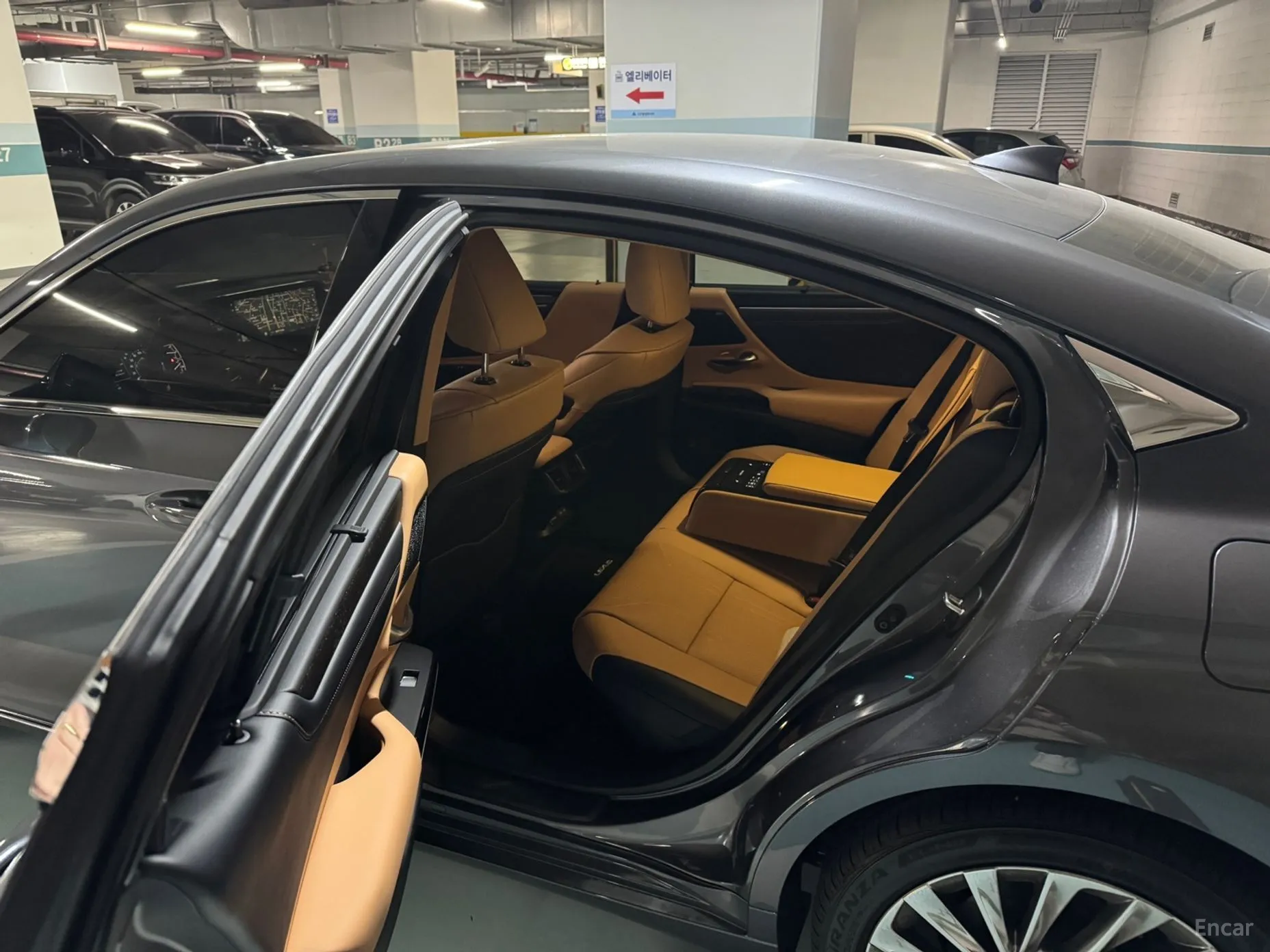 Lexus ES300h 7th Generation превью 8