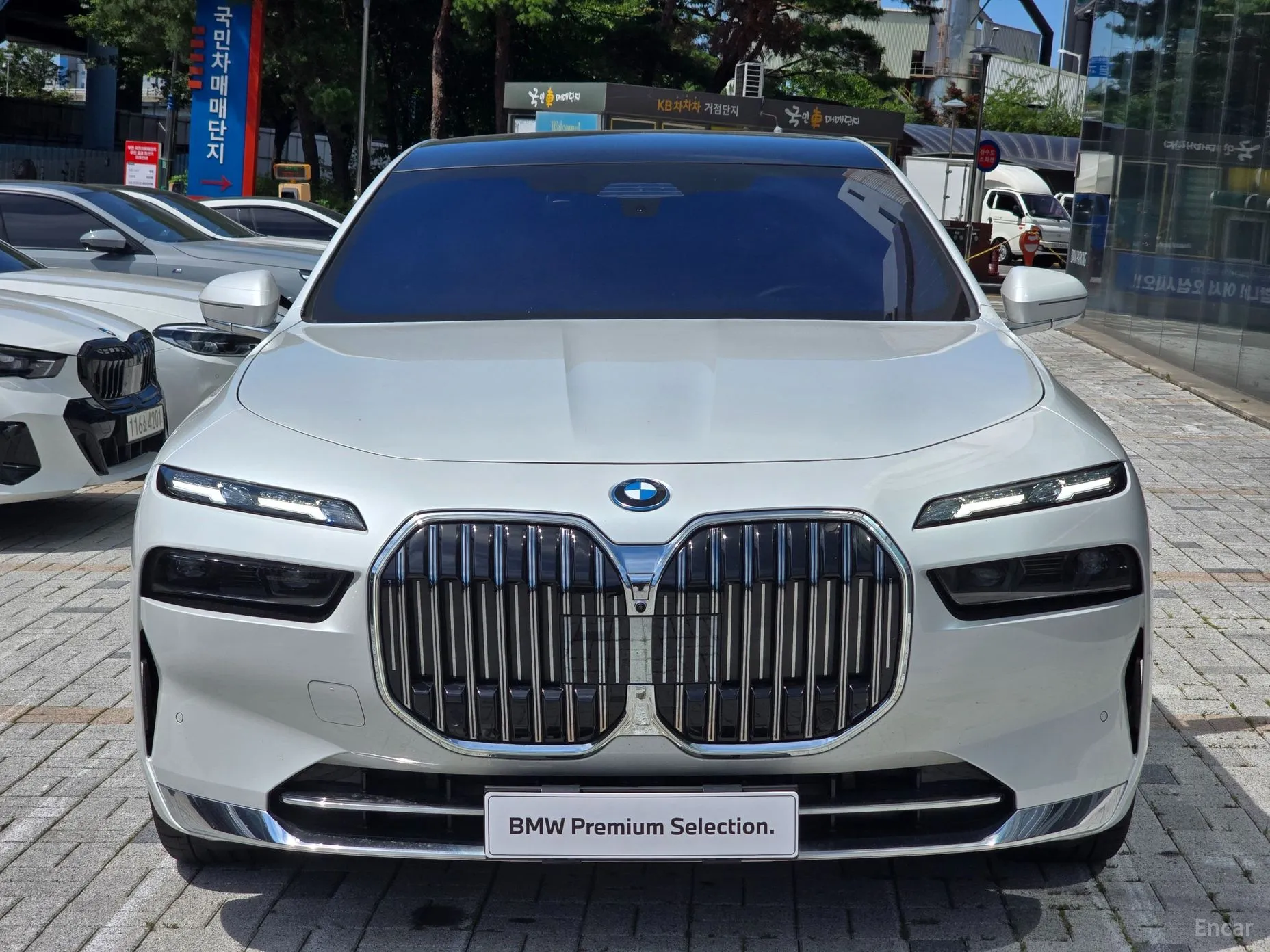 BMW 7 Series (G70) превью 2